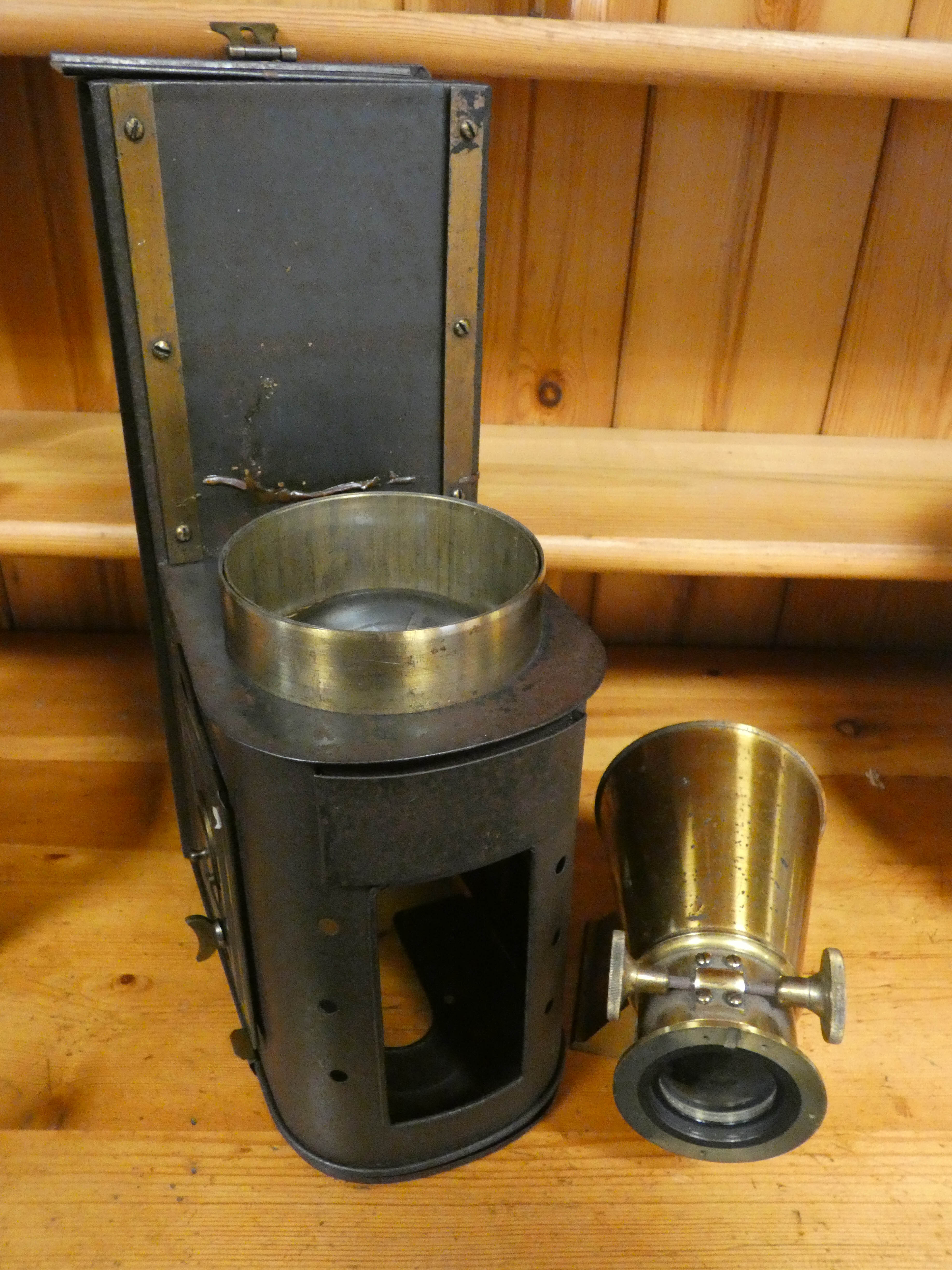 An old magic lantern in metal case - Image 3 of 4