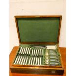 A canteen of plated cutlery for 12 people in oak case