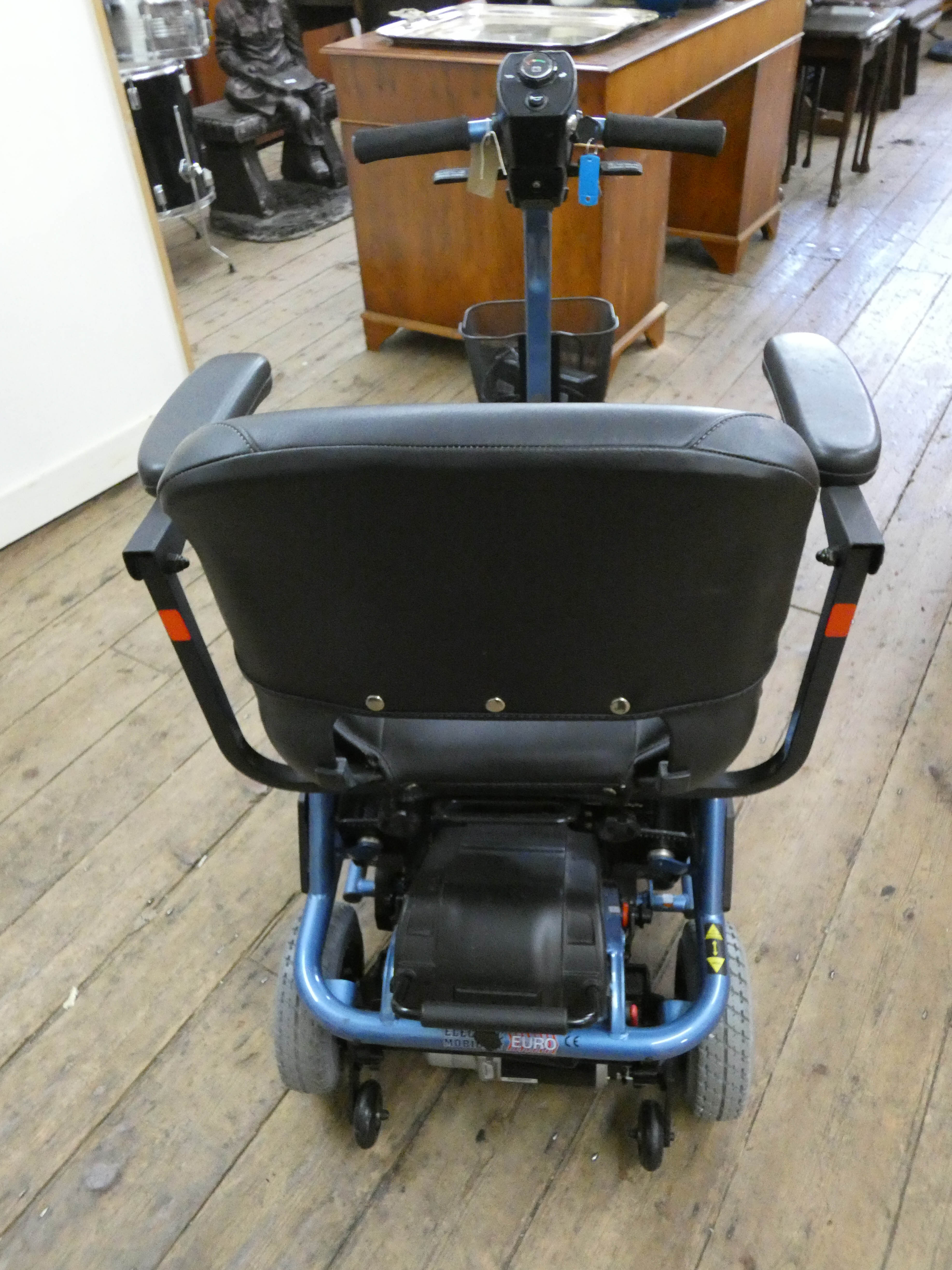 A Litewal 3 Mobility scooter in good clean condition - Image 3 of 4
