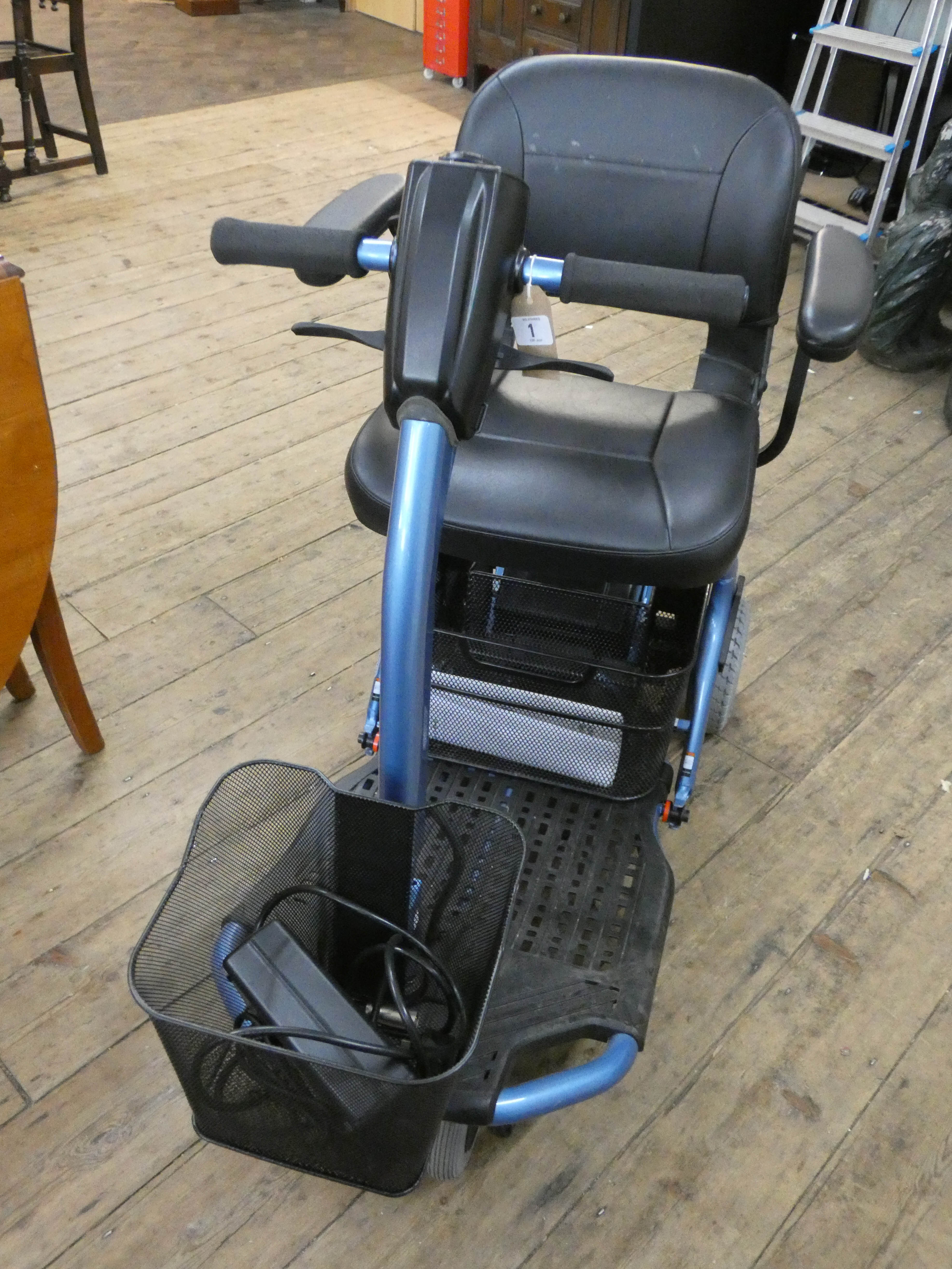 A Litewal 3 Mobility scooter in good clean condition - Image 4 of 4