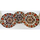 Three matching Royal Crown Derby Imari pattern cabinet plates 27cm diameter