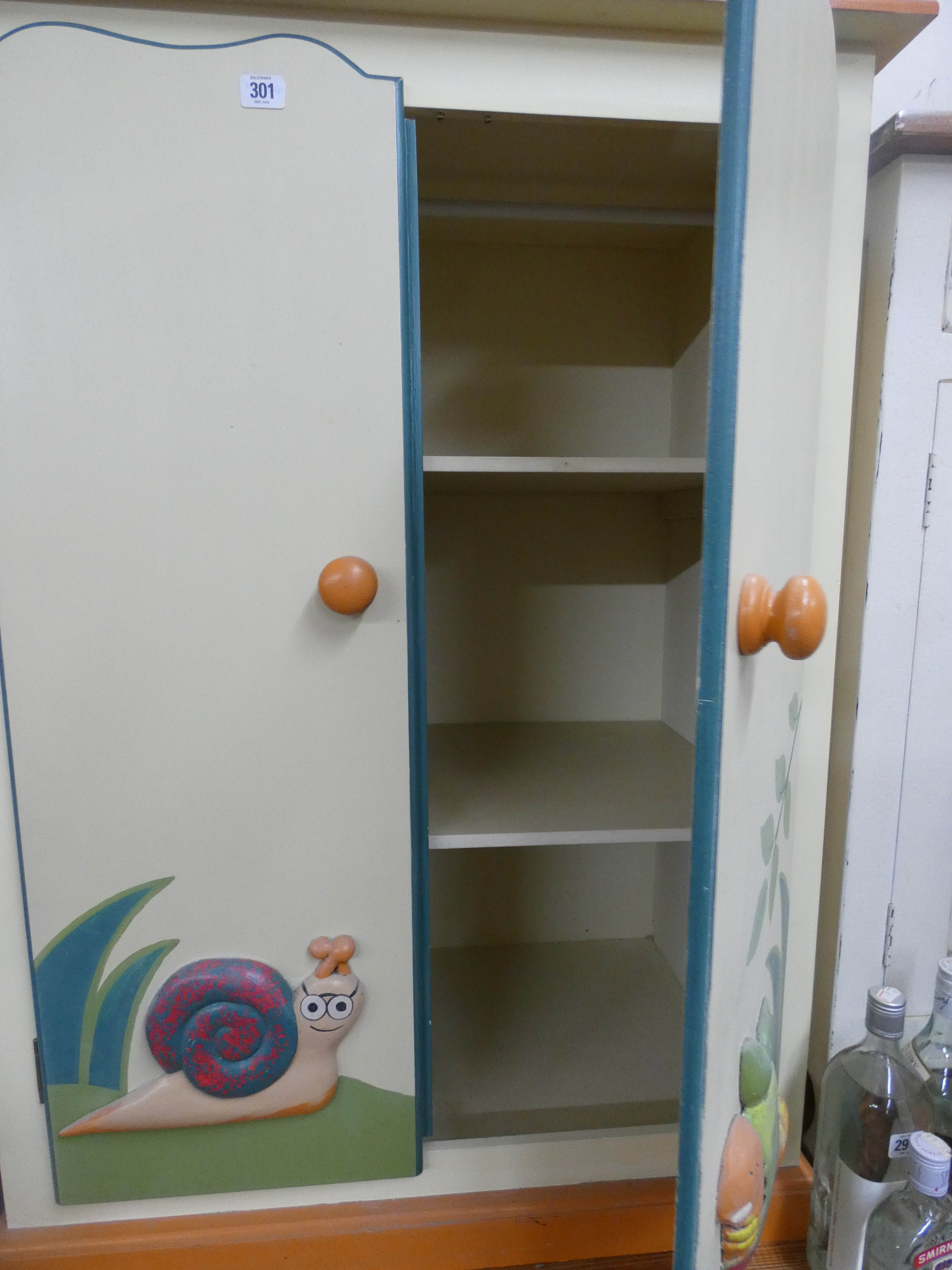 A child's painted dwarf wardrobe with relief moulded animals to the doors - Image 2 of 2