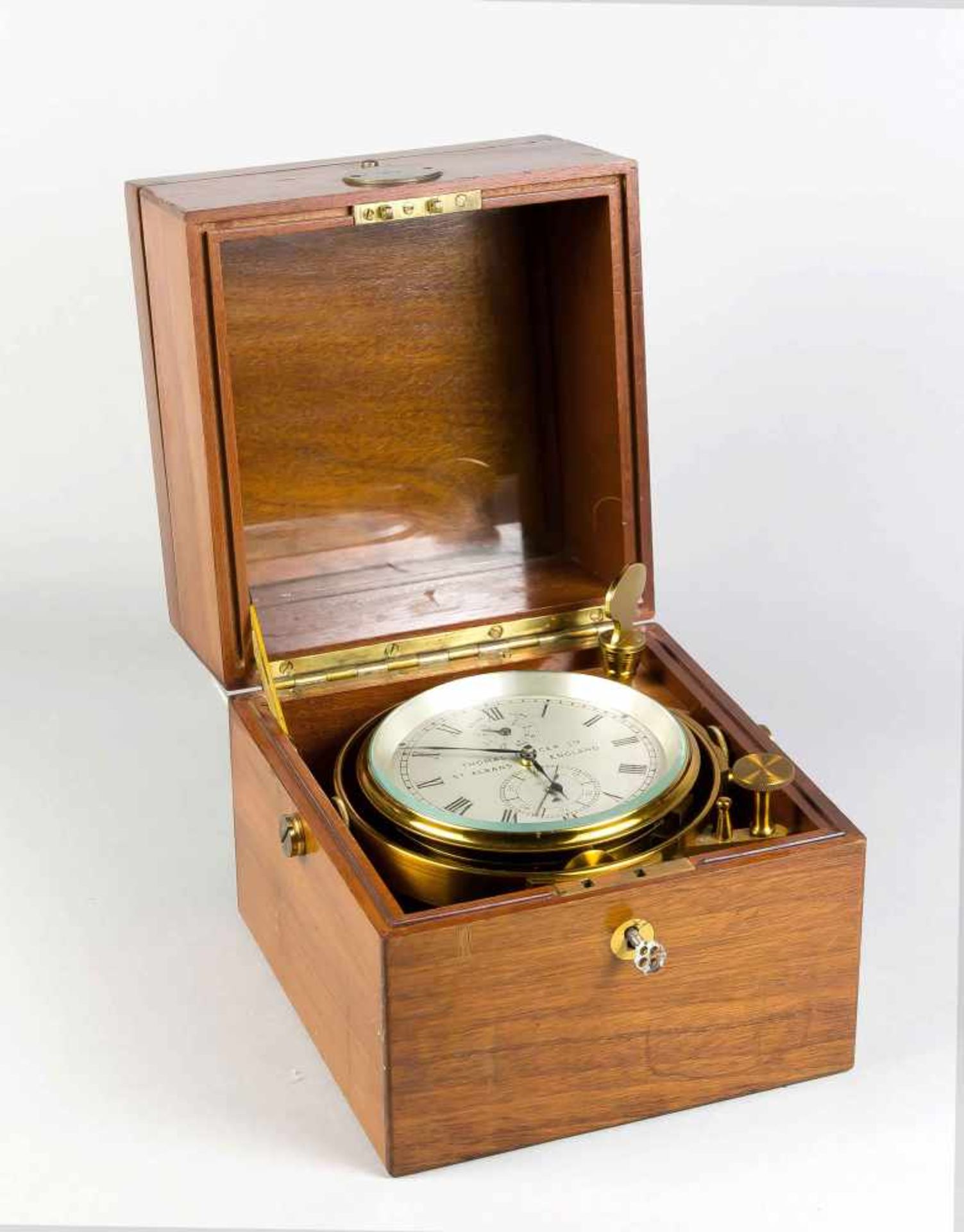 Marine-Chronometer. Thomas Mercer Ltd., St. Alabans England, Nr. 16141, 2-tlg.Holzgehäuse, - Bild 2 aus 3