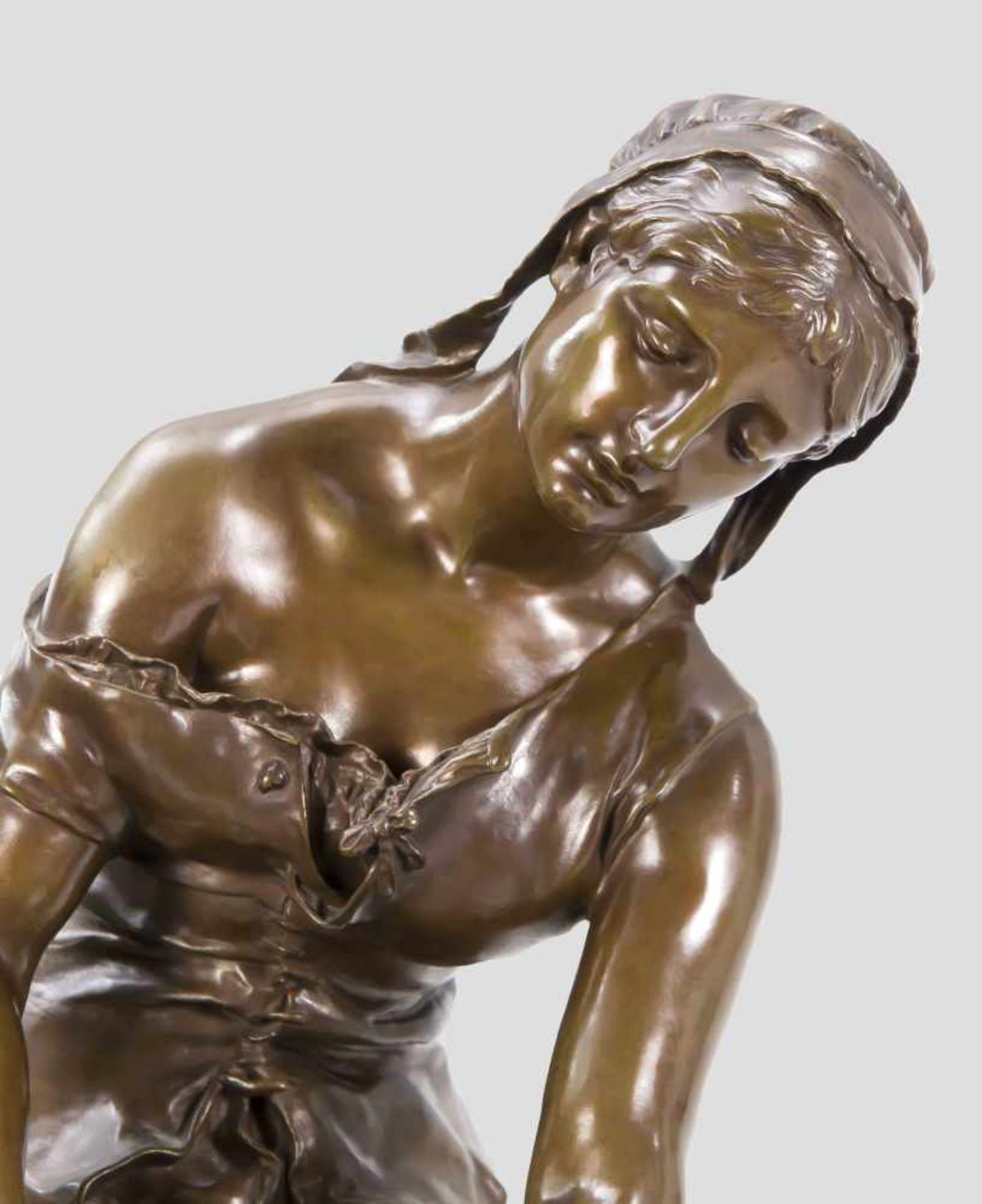 Plé, Henri Honoré. 1853 - Paris - 1922. "Les premiere Pas". Große Bronzeskulptur einer jungen Mutter - Bild 3 aus 4