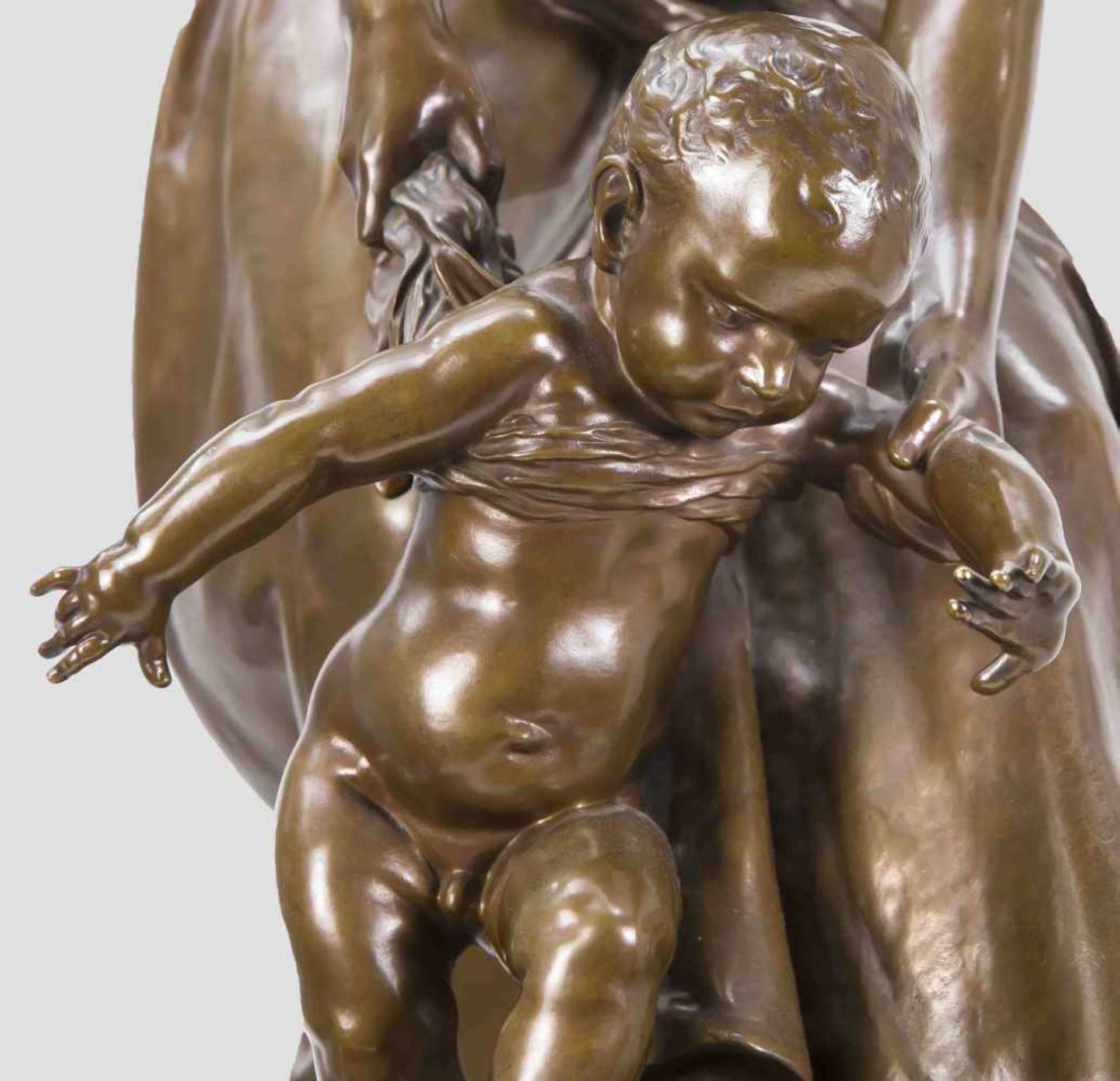 Plé, Henri Honoré. 1853 - Paris - 1922. "Les premiere Pas". Große Bronzeskulptur einer jungen Mutter - Bild 2 aus 4