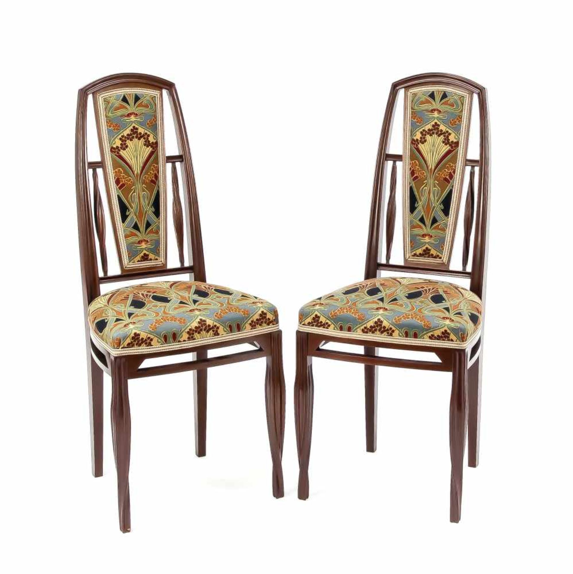 Paar Jugendstil-Stühle. Entwurf wohl Henry van de Velde (1863-1957). Nussbaum massiv,organisch