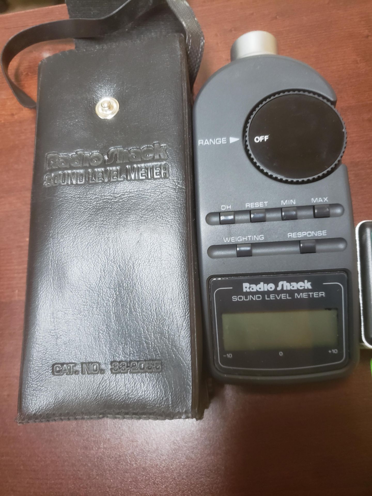 (1) MACHINE-DRO digital angle gauge and (1) RADIOSHACK sound level meter // (1) Jauge d'angle - Image 3 of 3