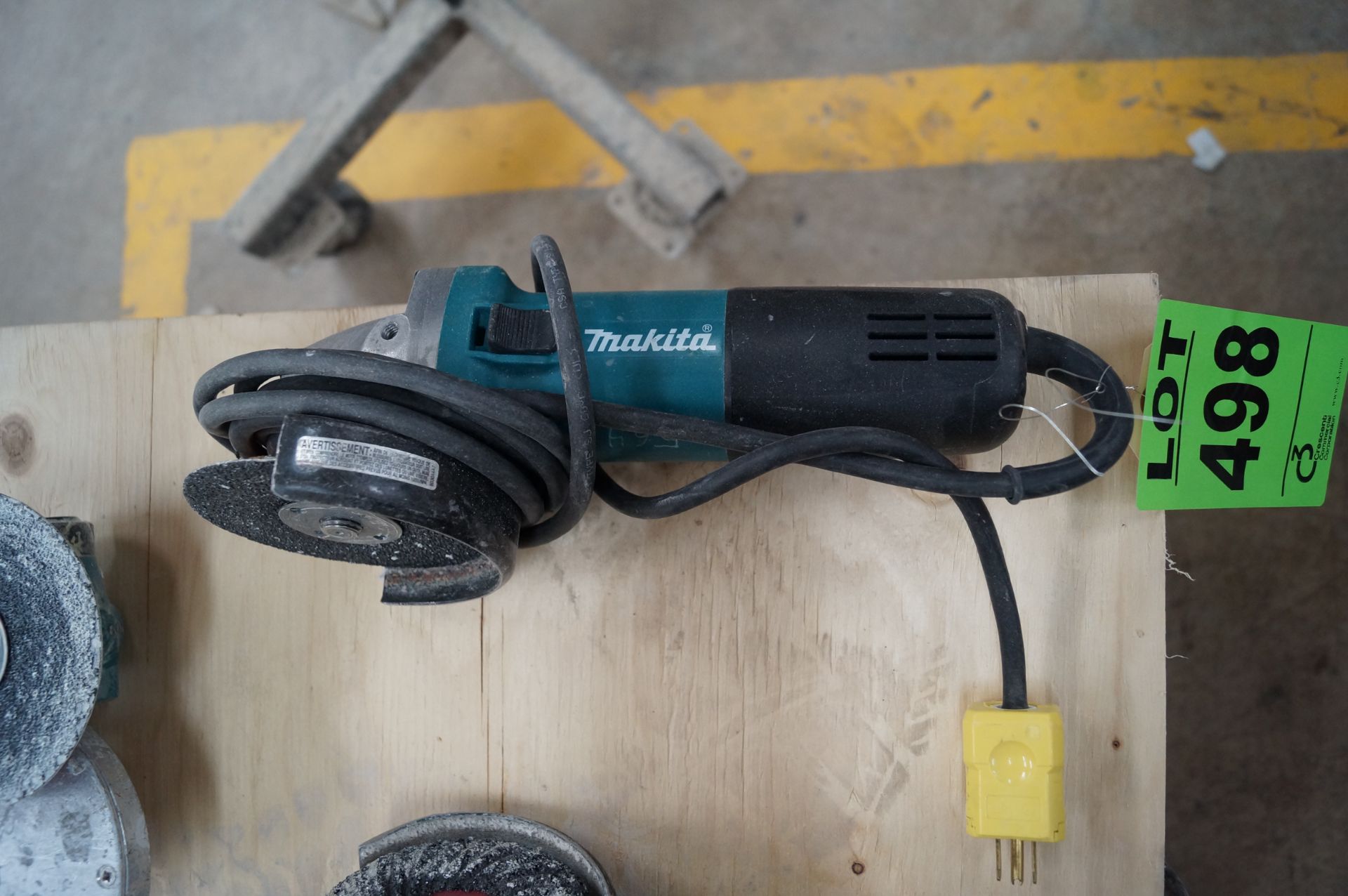 MAKITA angle grinder mod. 9557NB//Meuleuse d'angle MAKITA mod. 9557NBNB