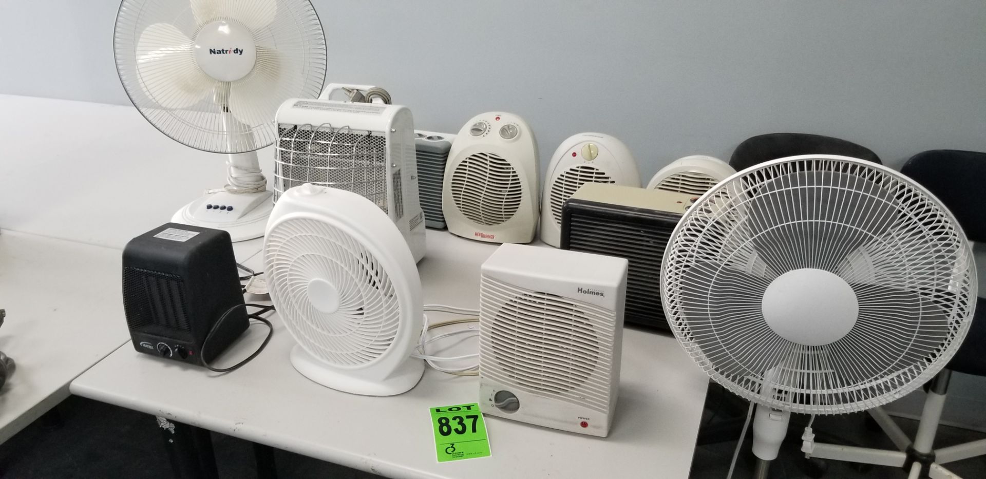 Lot of (3) fans and (8) heaters // Lot de (3) ventilateurs et (8) appareils de chauffage