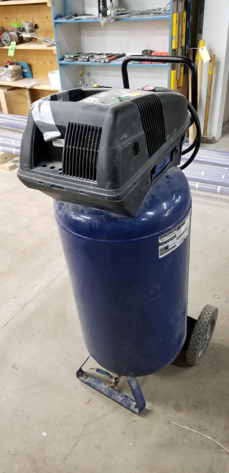 CAMPBELL HAUSFELD 28gal 1.7HP portable air compressor on wheels mod.WL611107A6 ser.A6M02 // - Image 5 of 5