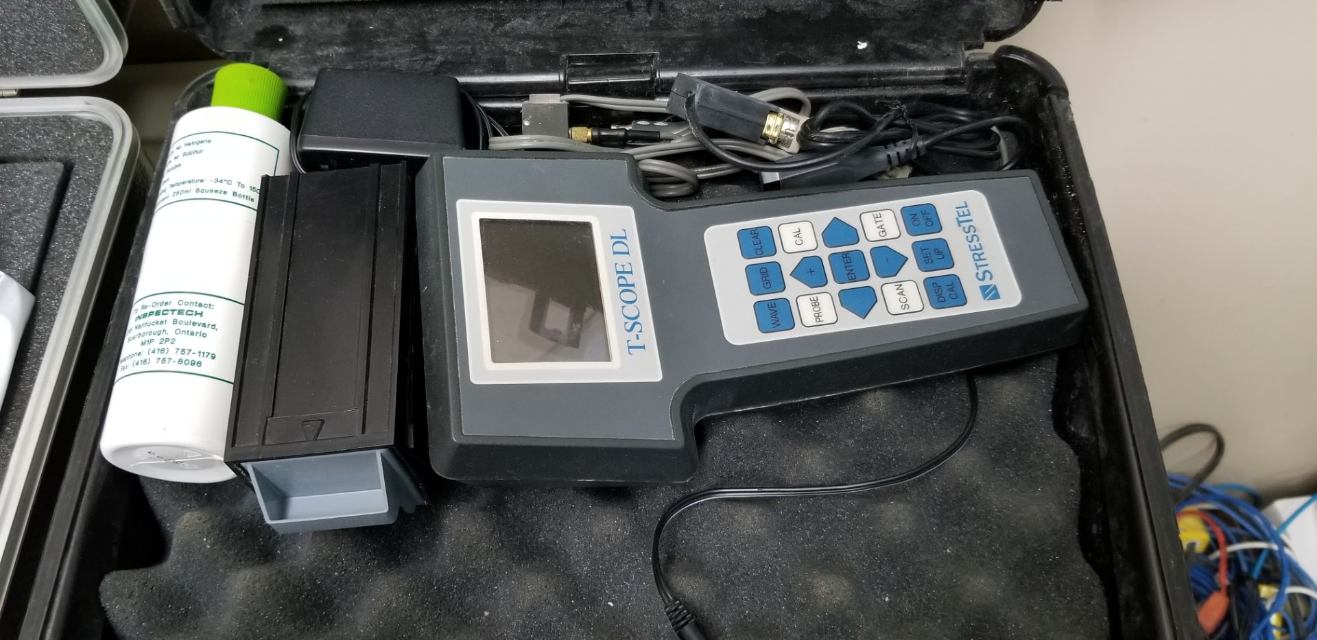 STRESSTEL T-Scope DL handheld ultrasonic thickness gauge with A-scan waveform display//Mesureur d' - Image 2 of 3