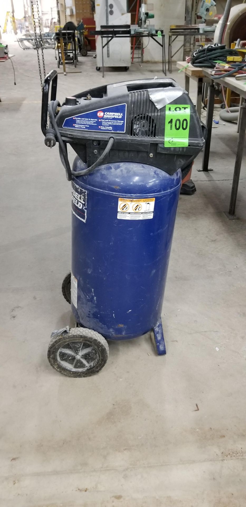 CAMPBELL HAUSFELD 28gal 1.7HP portable air compressor on wheels mod.WL611107A6 ser.A6M02 //