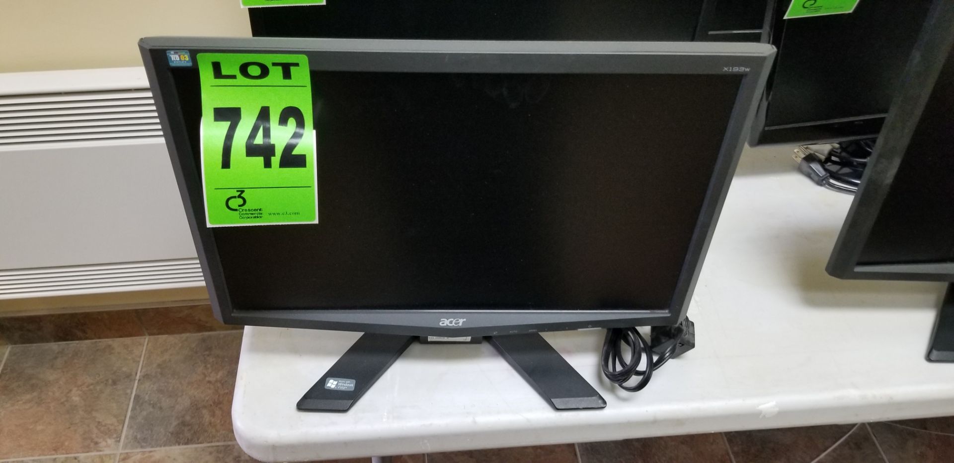 (2) ACER X193W LCD WIDE LCD Monitor, (1) ACER V223W EJEB 22" Wide LCD Monitor//(2) ACER X193W LCD