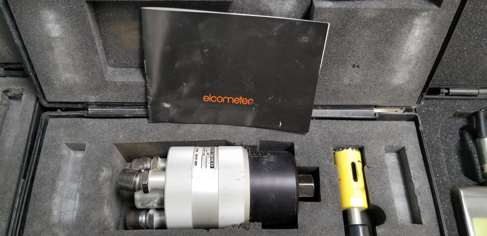 ELCOMETER 106 pull-off adhesion tester with accessories and case//ELCOMETER 106 testeur d' - Image 2 of 4