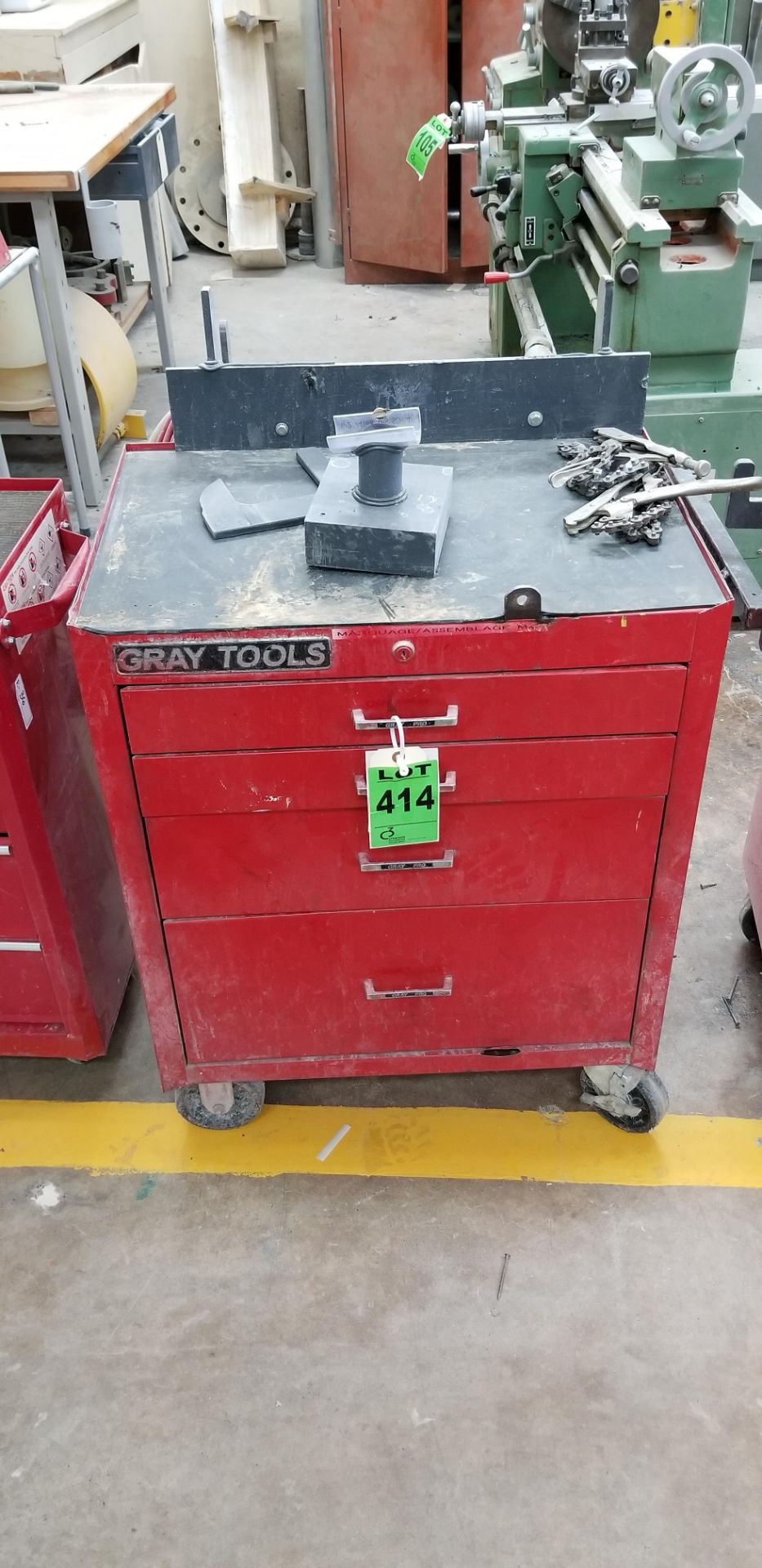 GRAY TOOLS 4-drawer steel tool chest on casters with rubber mat top and contents including: hand