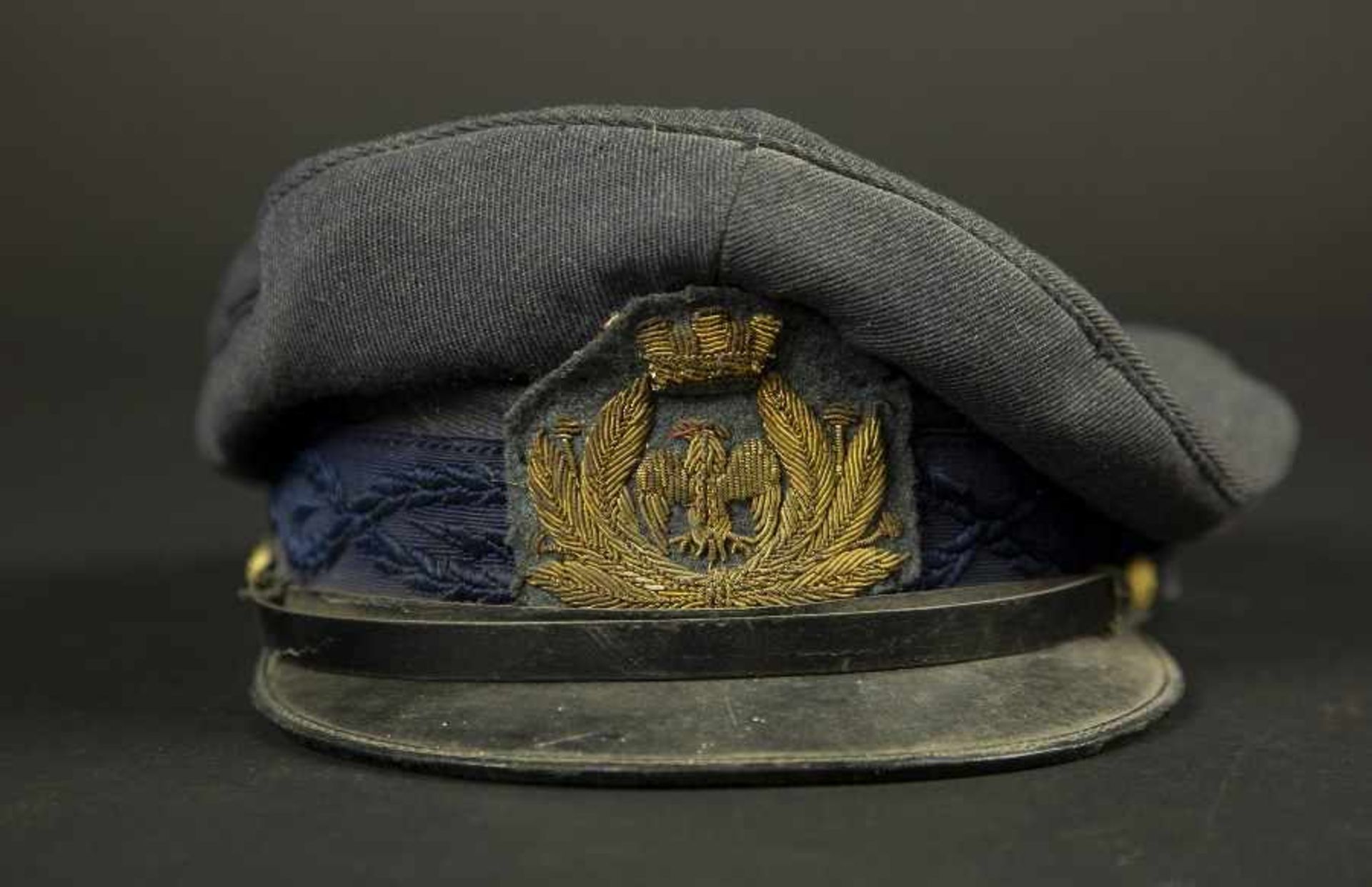 Casquette de l'aviation italienneEn gabardine gris/bleu, insigne en cannetille dorée. Fausse - Image 2 of 4