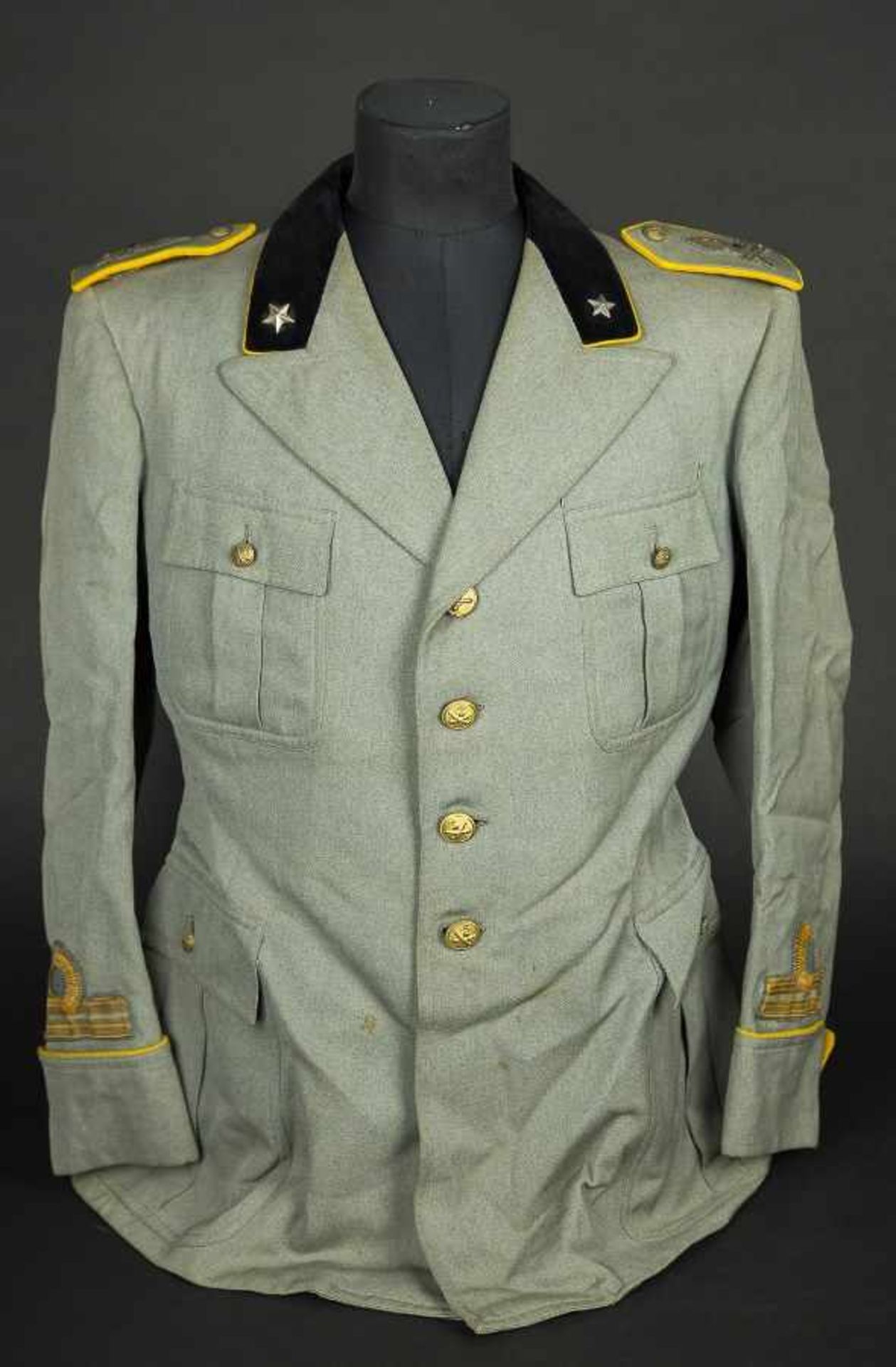 Uniforme d'officier de l'artillerie italienneComprenant une vareuse quatre poches en gabardine - Bild 2 aus 4