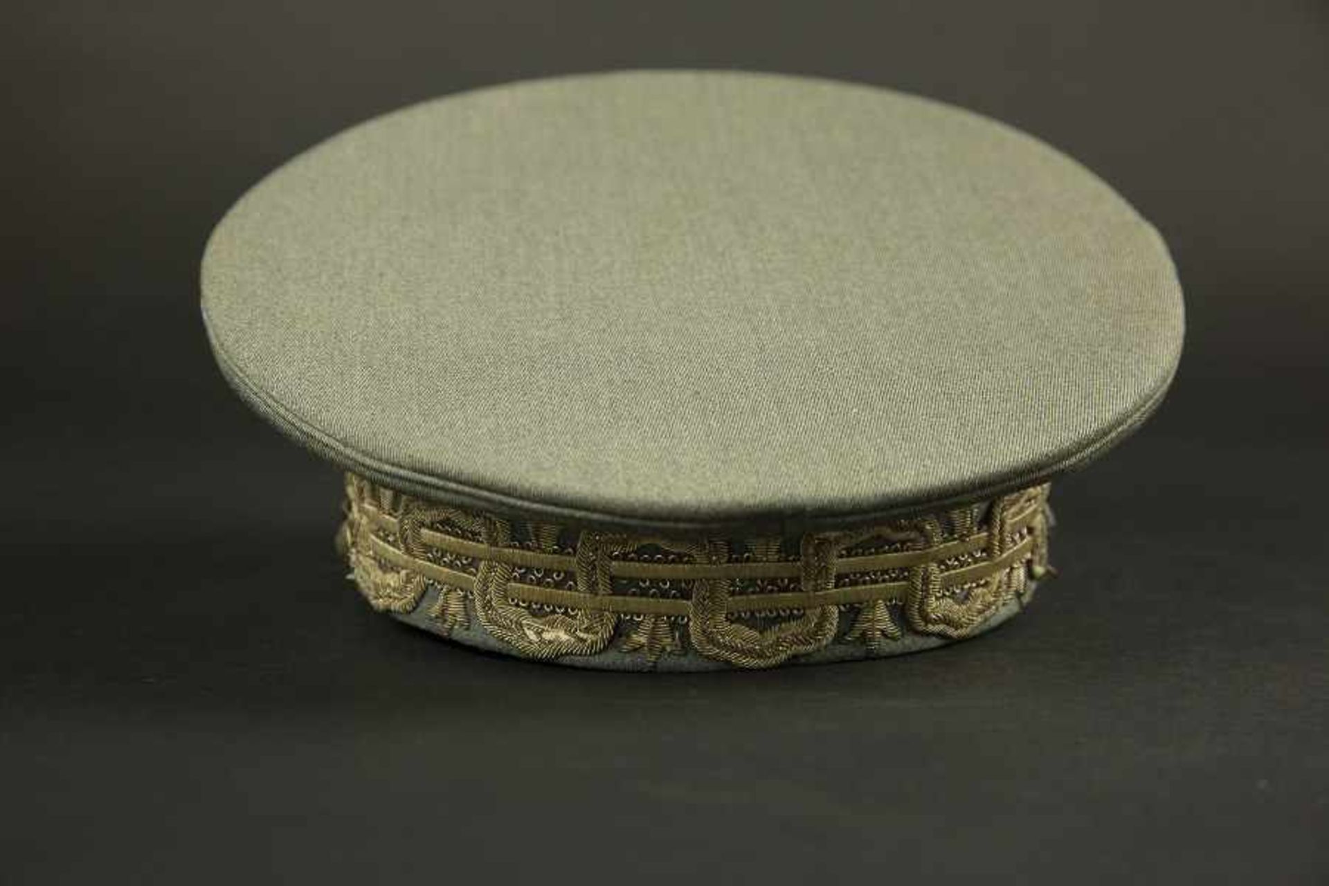 Casquette de général de division italien en tenue de serviceEn drap grigio verde, comportant les - Image 3 of 4