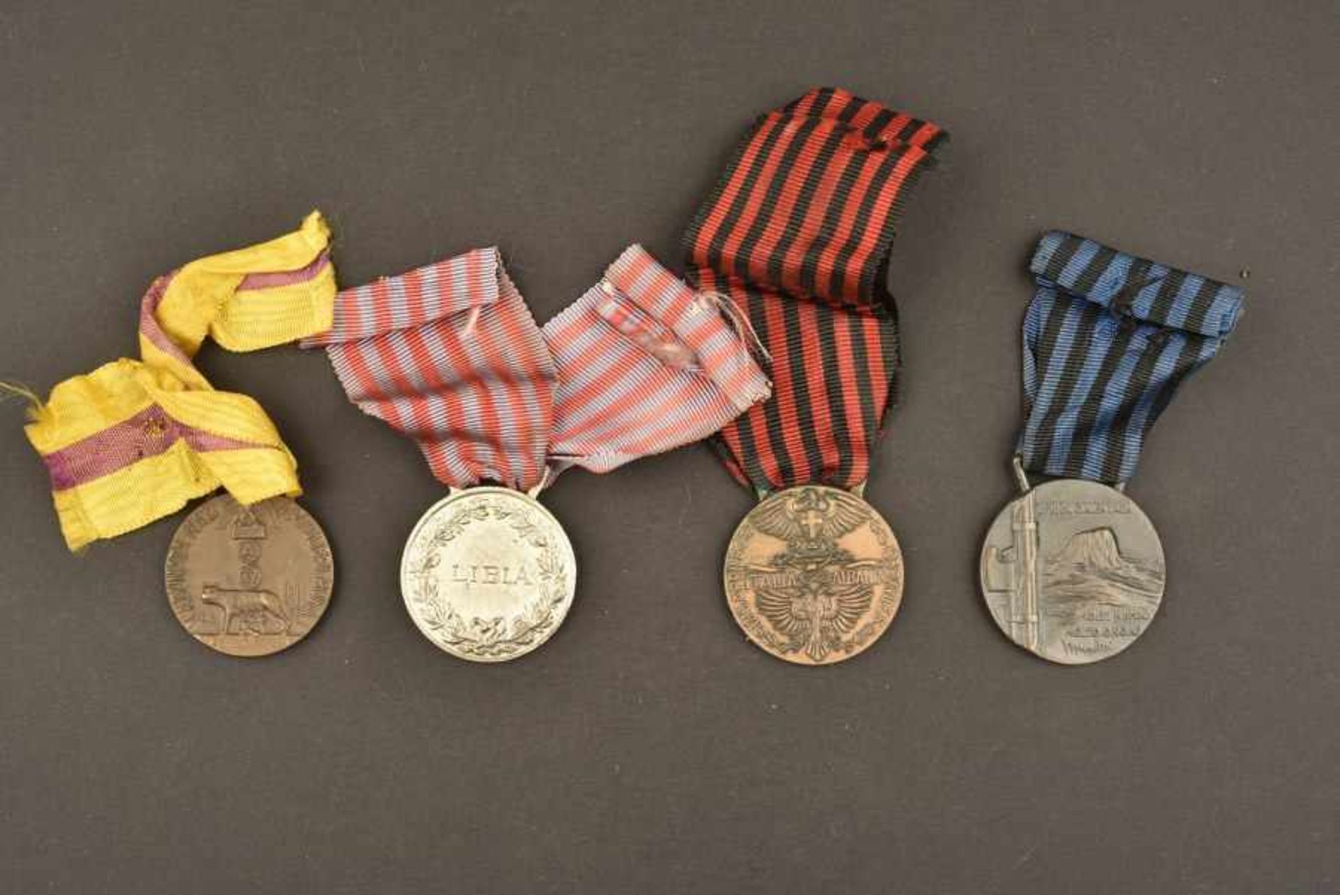 Ensemble de décorations de l'armée royale italienneComprenant une médaille pour la campagne de - Bild 2 aus 2