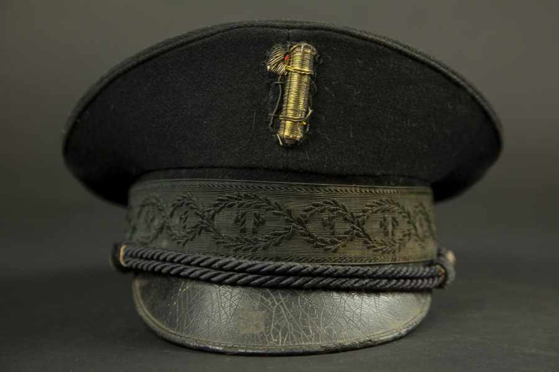 Casquette de cadre subalterne du Parti National Fasciste En drap noir, bandeau tissé de faisceaux