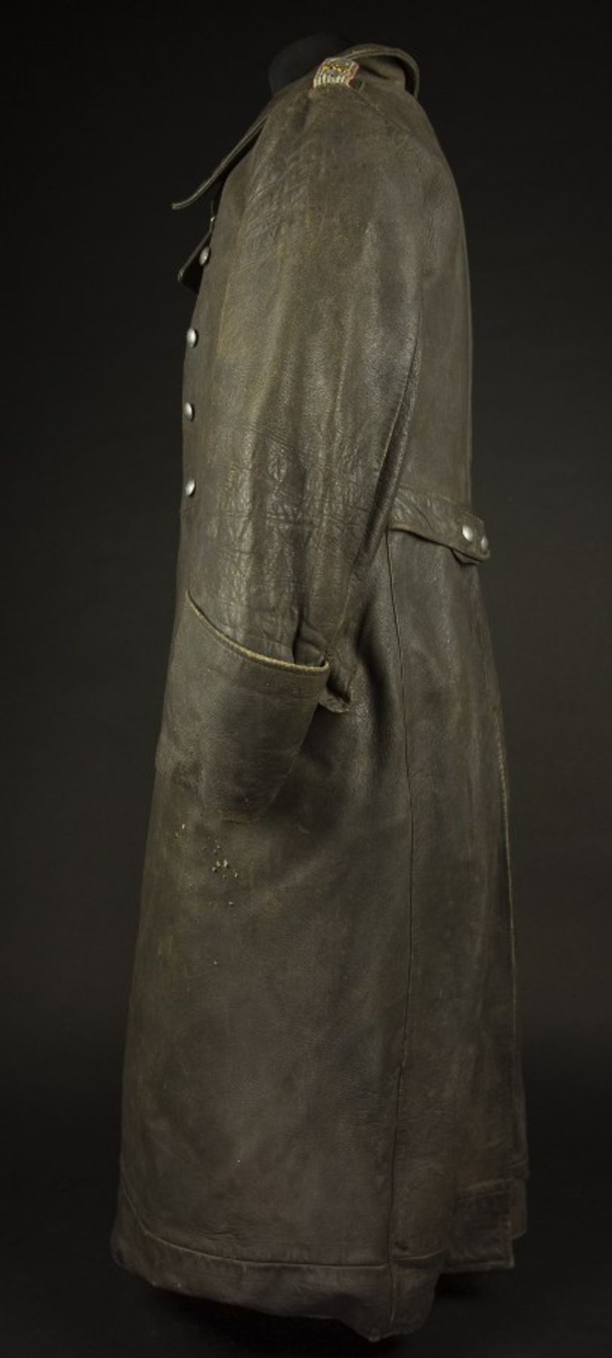 Manteau en cuir d'un Hauptmann du 109ème régiment d'artillerieEn cuir noir, la majorité des - Bild 2 aus 4