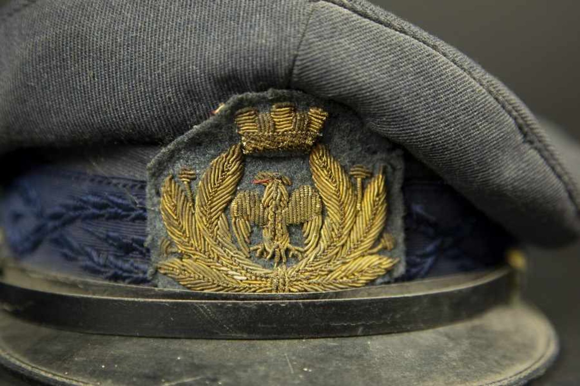 Casquette de l'aviation italienneEn gabardine gris/bleu, insigne en cannetille dorée. Fausse - Bild 4 aus 4