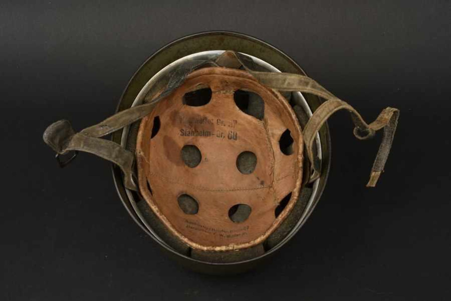 Casque de parachutiste allemand premier type camouflé double insigne du FJR 6. German paratrooper - Image 4 of 4