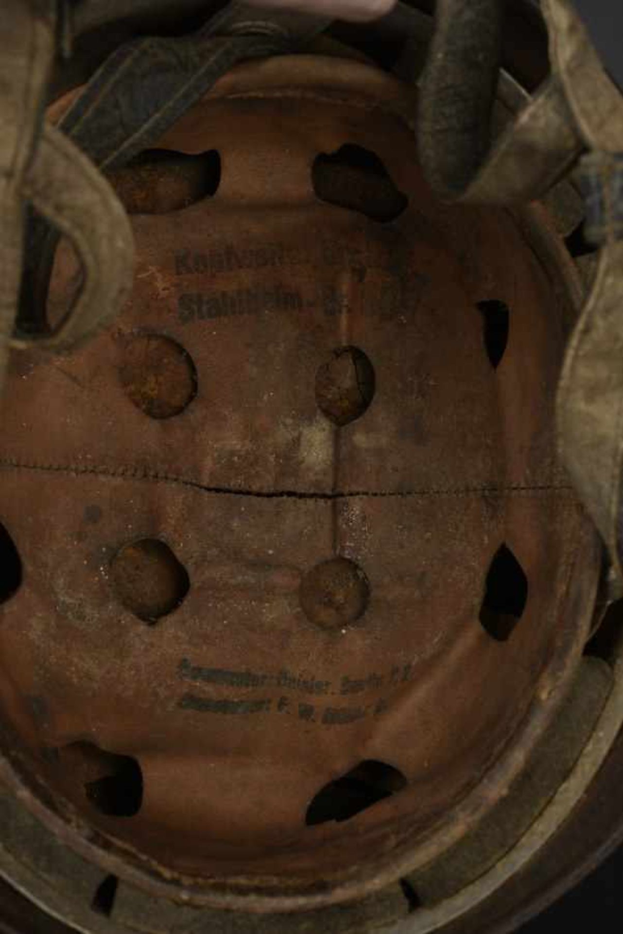 Casque de parachutiste allemand camouflé deux tons. German parachutist helmet camouflaged in two - Bild 3 aus 4