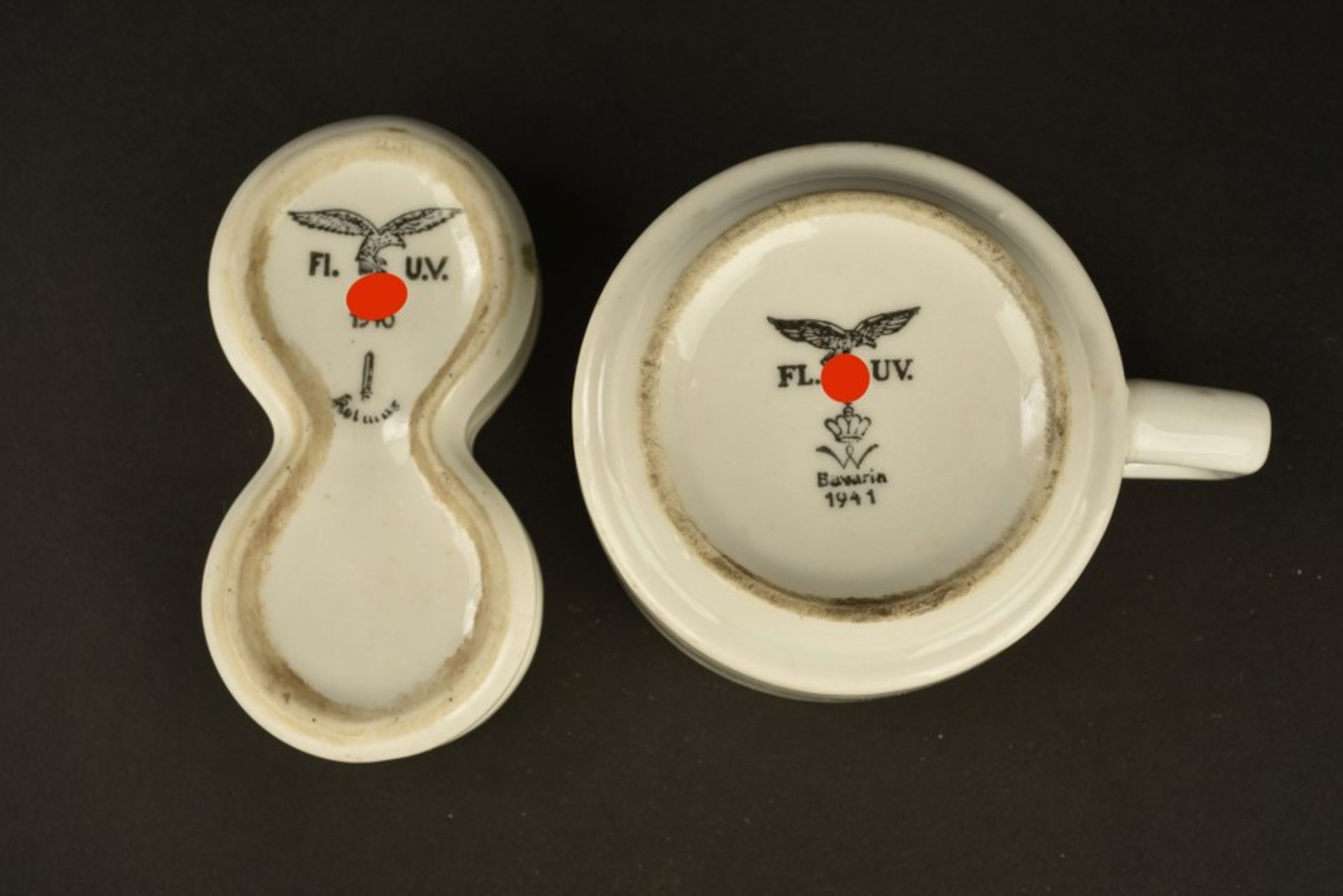 Vaisselle de la LuftwaffeComprenant une tasse en porcelaine blanche, fabrication Bavaria 1941. Une - Bild 2 aus 2