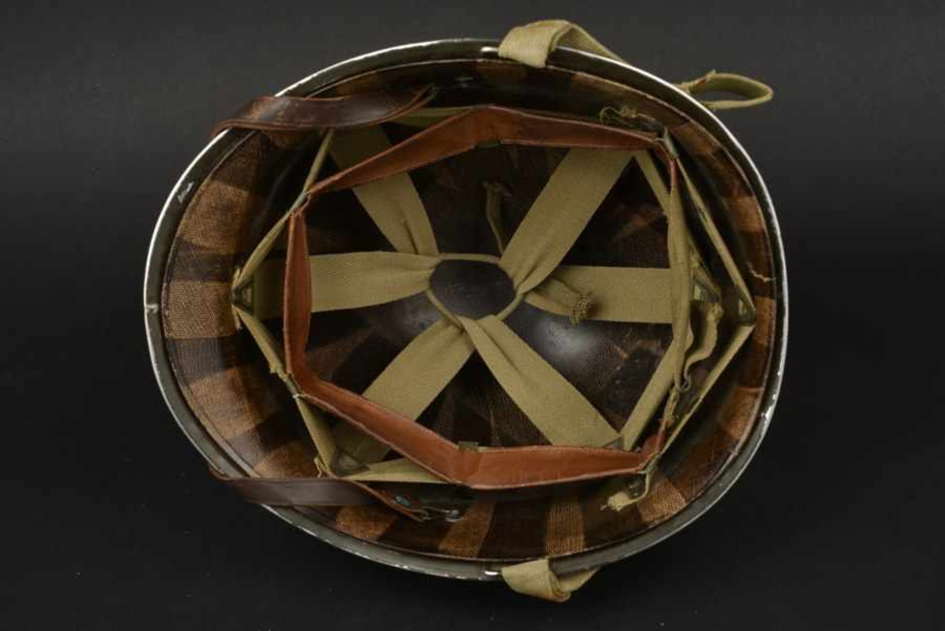 Casque camouflé d'un capitaine de la 2ème DB française. Camouflaged helmet of a Captain of the 2nd - Bild 3 aus 4