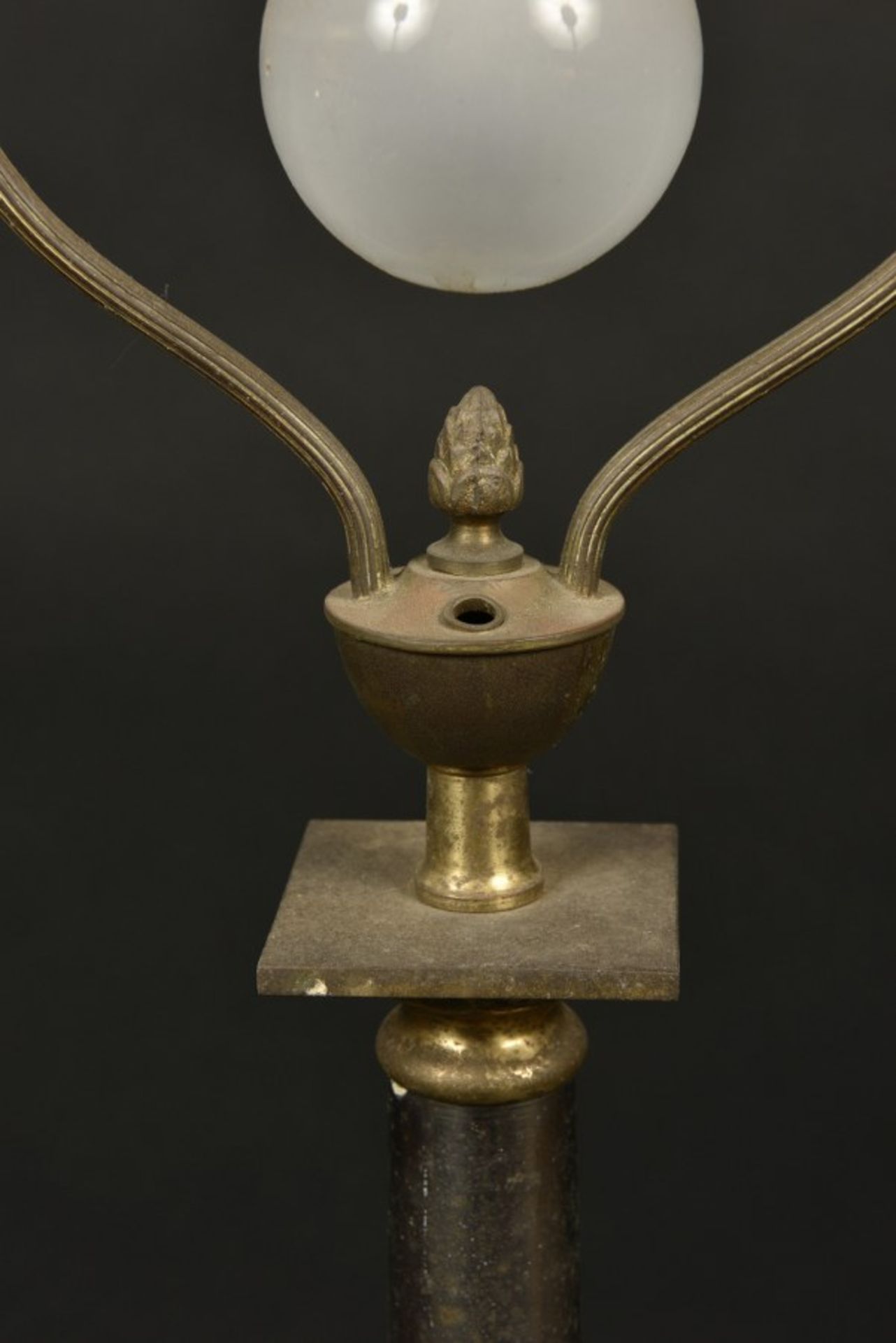 Lampe de bureau d'un officier de la Luftwaffe provenant de l'ancien aéroport militaire allemand - Bild 4 aus 4