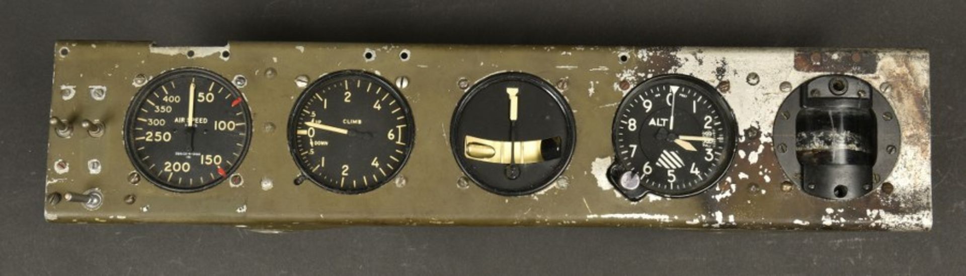 Tableau de bord de planeur américain. Instrument panel from an American gliderCardre en aluminium