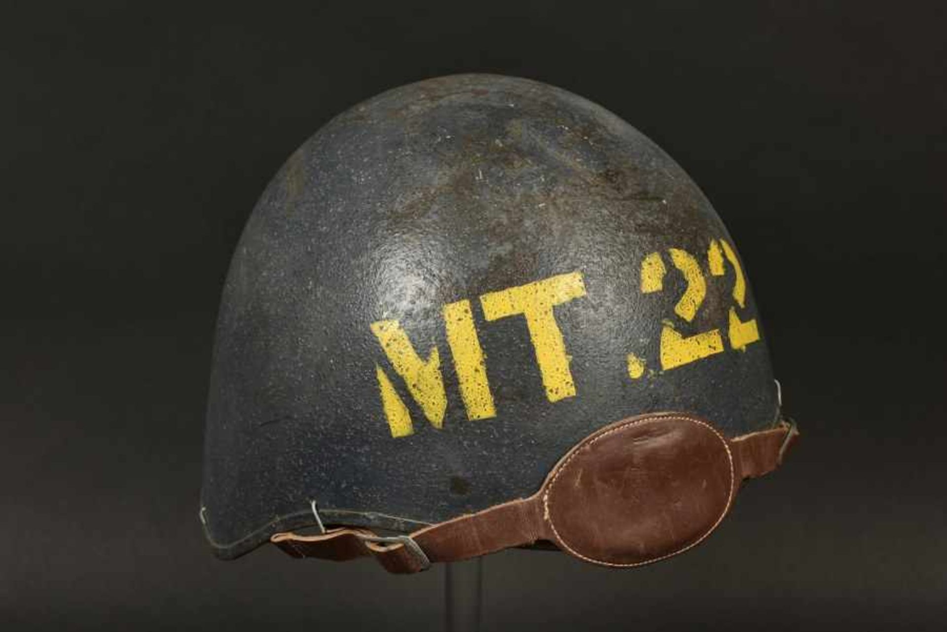 Casque de canonier de l'US Navy. Helmet of a US Naval ArtillerymanCoque en métal, peinture bleu à