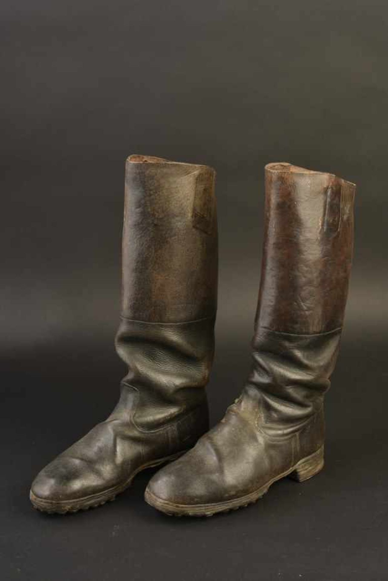 Bottes d'officier allemandTiges hautes, en cuir marron noir, semelles cloutées et ferrées. Aucuns - Bild 4 aus 4