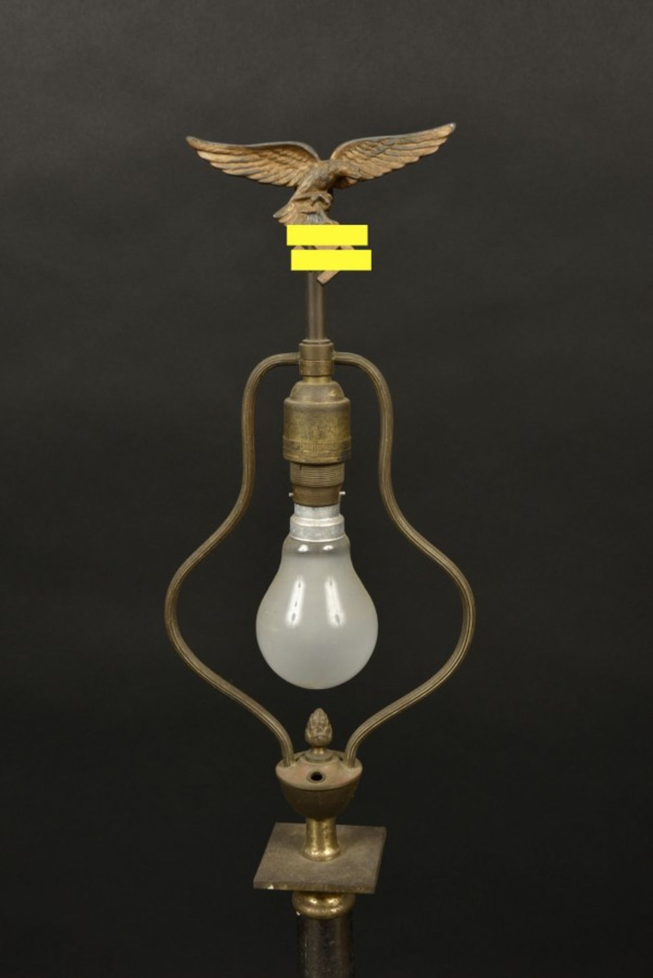 Lampe de bureau d'un officier de la Luftwaffe provenant de l'ancien aéroport militaire allemand - Bild 2 aus 4