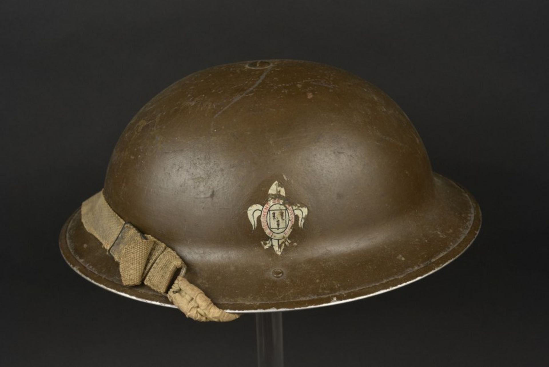 Casque canadien Maison Neuve provenant de Caen. Canadian Helmet of the Maison Neuve, from