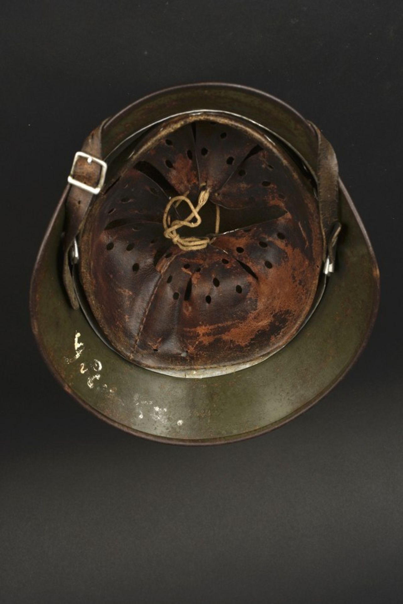 Casque camouflé de la Heer avec trace de grillage. Camouflage Heer helmet with burn marksCoque de - Bild 3 aus 4