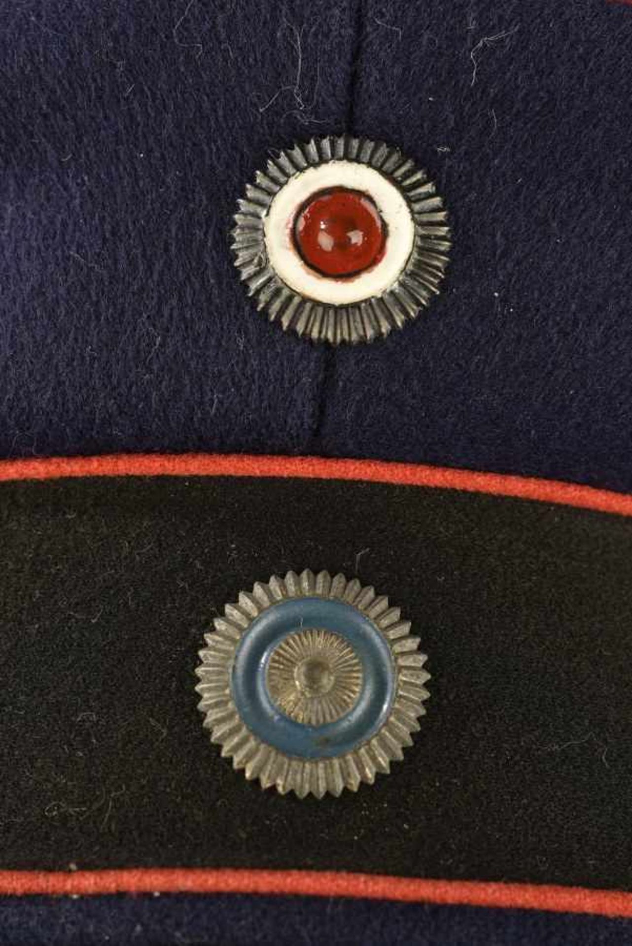 Casquette type d'officier BavaroiseEn drap bleu marine, bandeau noir, triple liseré rouge. Double - Bild 3 aus 4