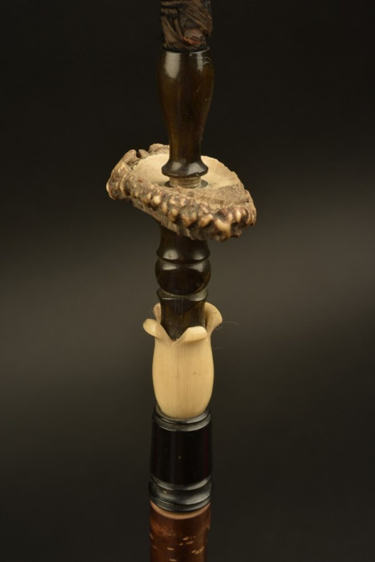 Pipe de réservistePetit modèle de pipe. Bois de cerf présent. Fourneau en porcelaine blanche, décoré - Bild 3 aus 4
