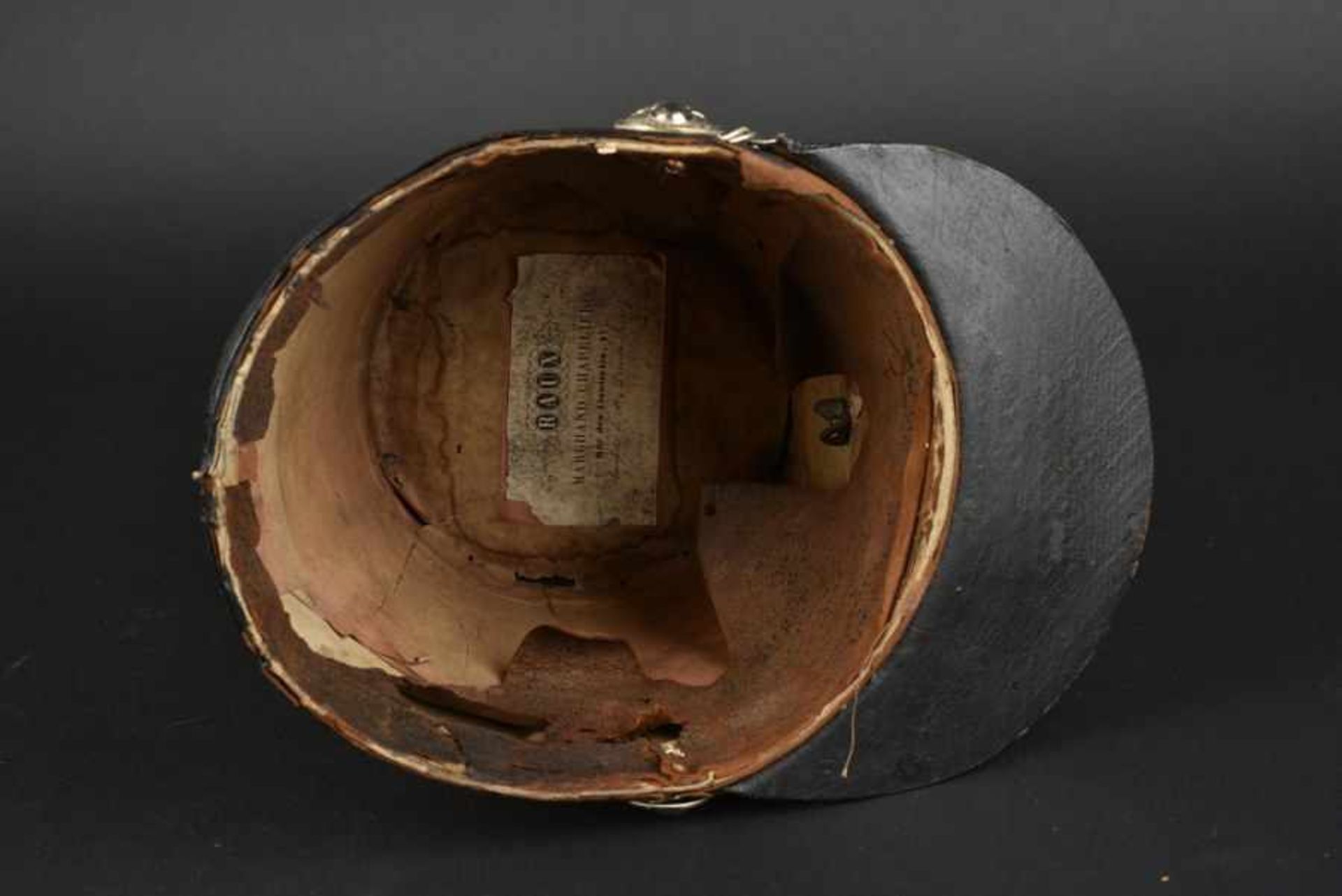 Reconstitution d’un shako de la Gendarmerie Impériale (Second Empire) à partir d’un fut du XIXème. - Bild 3 aus 4