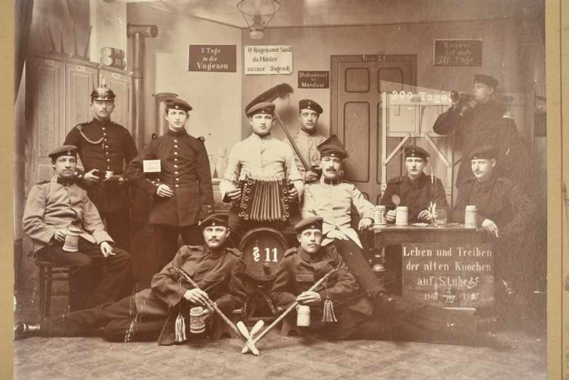 Cadre de réserviste d'un soldat de Haguenau AlsaceCadre en bois d'époque. Photo noire et blanc - Bild 2 aus 2