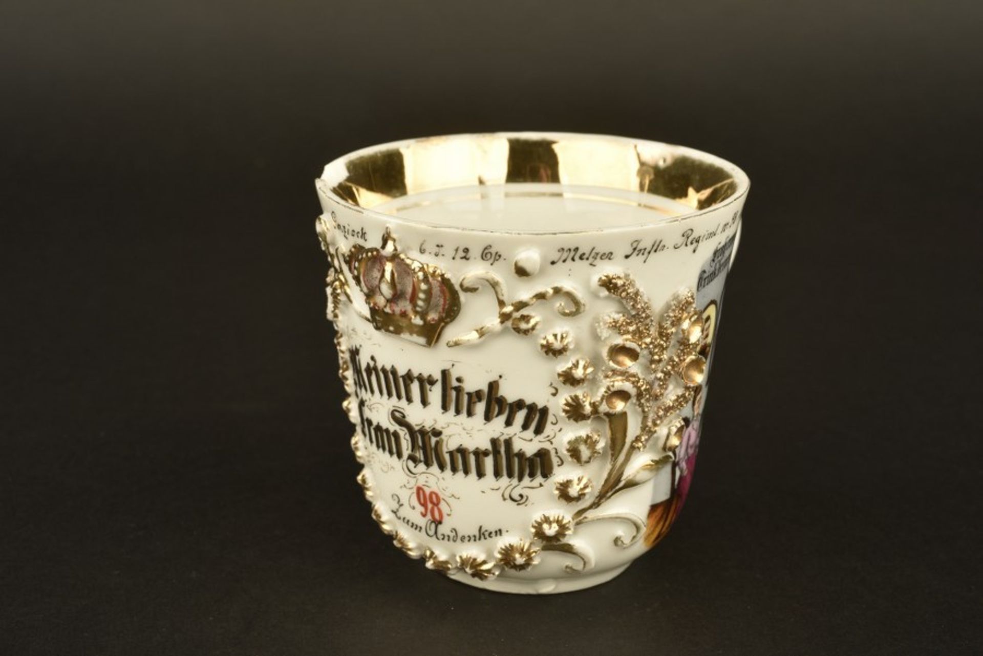 Tasse de l'infanterie Regiment 98 de MetzEn porcelaine blanche, richement décoré de décors en