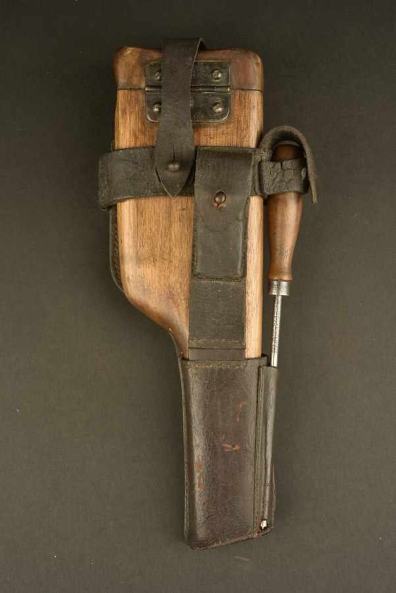 Reproduction d'étui crosse de Mauser C96Reproduction de crosse en bois, harnais en cuir présent, une