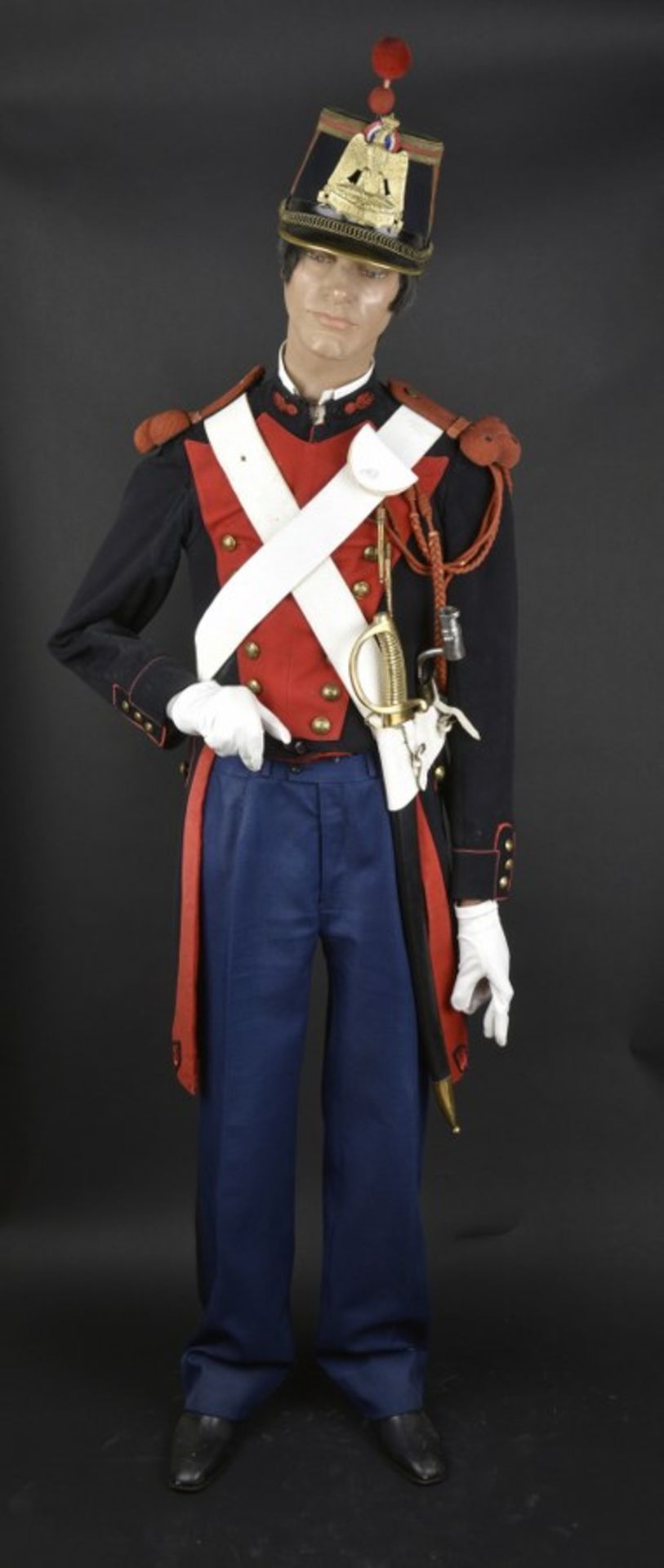 Mannequin de Garde de Paris (1854-1870) comprenant reconstitution d’un shako de garde de Paris