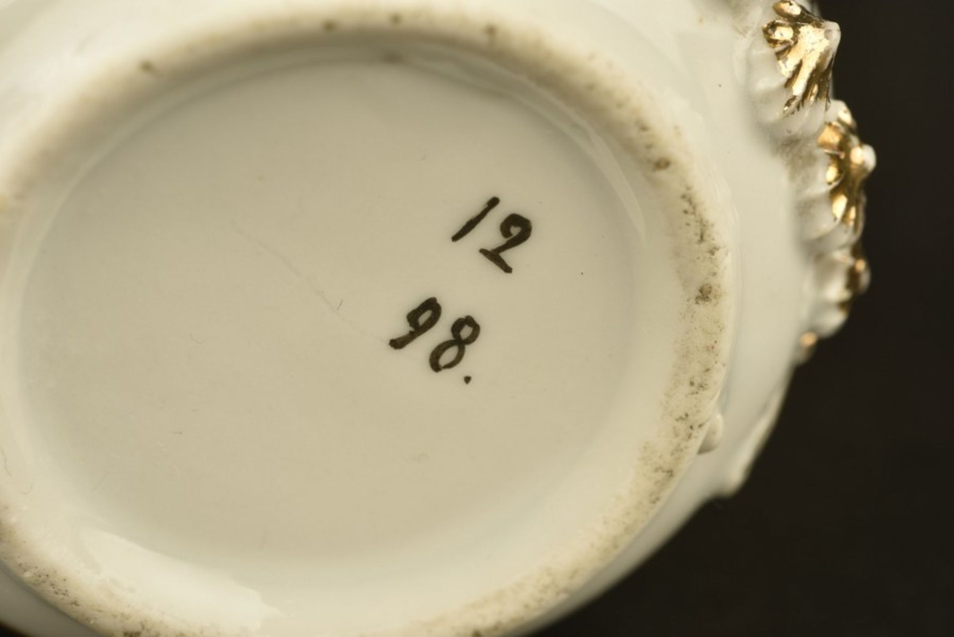 Tasse de l'infanterie Regiment 98 de MetzEn porcelaine blanche, richement décoré de décors en - Bild 2 aus 4