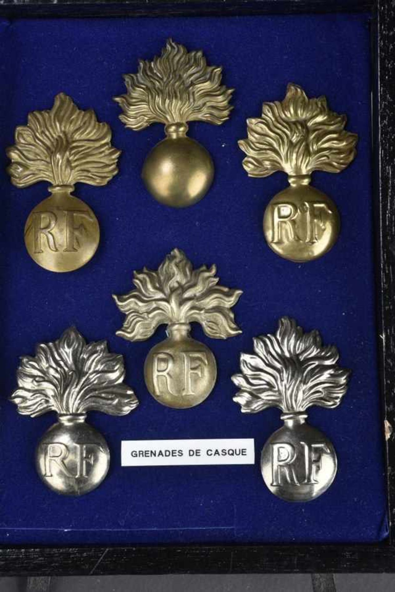 Ensemble de 6 grenades de casques en dotation dans le Gendarmerie de 1885 à 1930complètes avec leurs