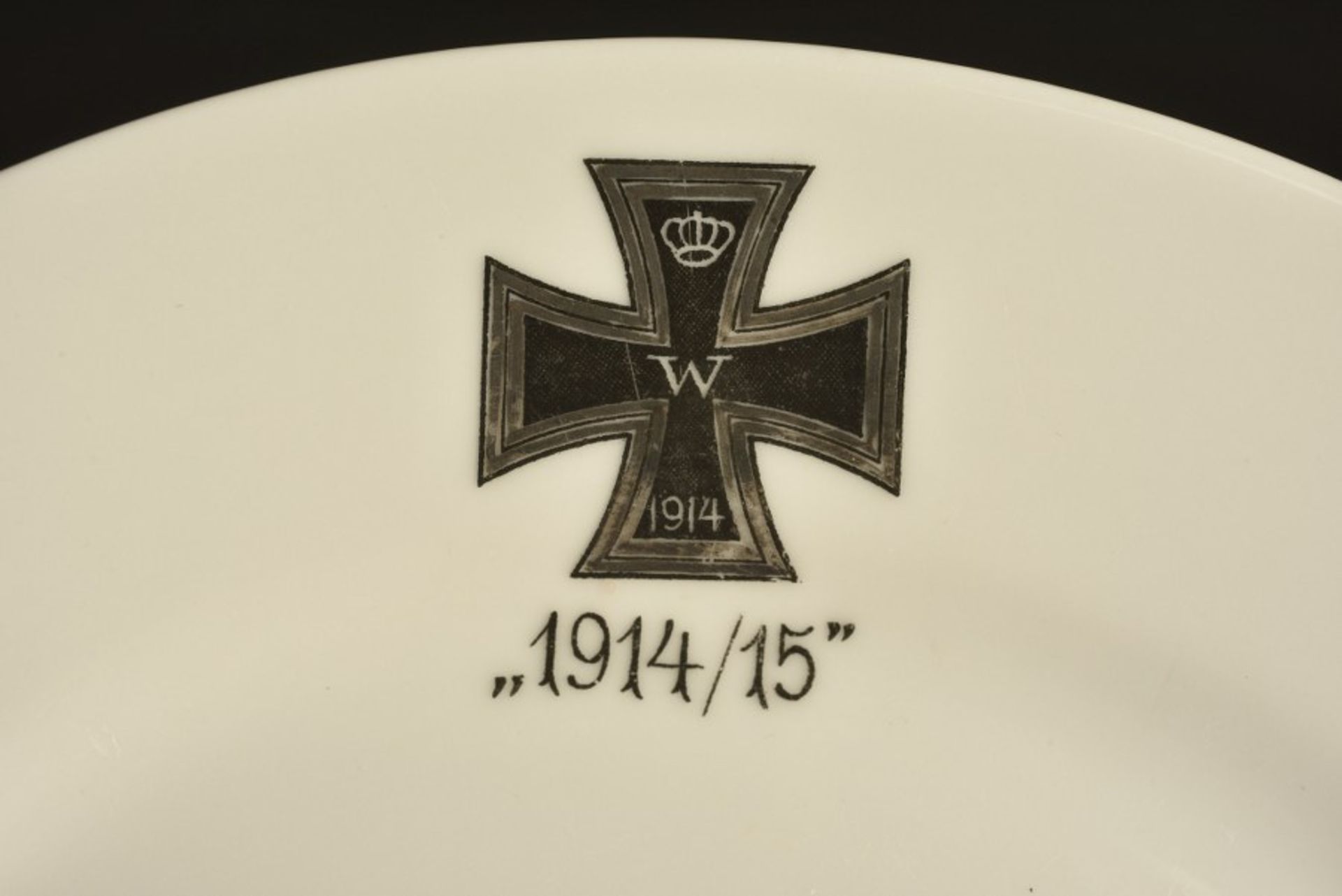 Petite assiette patriotiqueEn porcelaine blanche décorée sur la partie haute d'une Croix de Fer et - Bild 3 aus 3