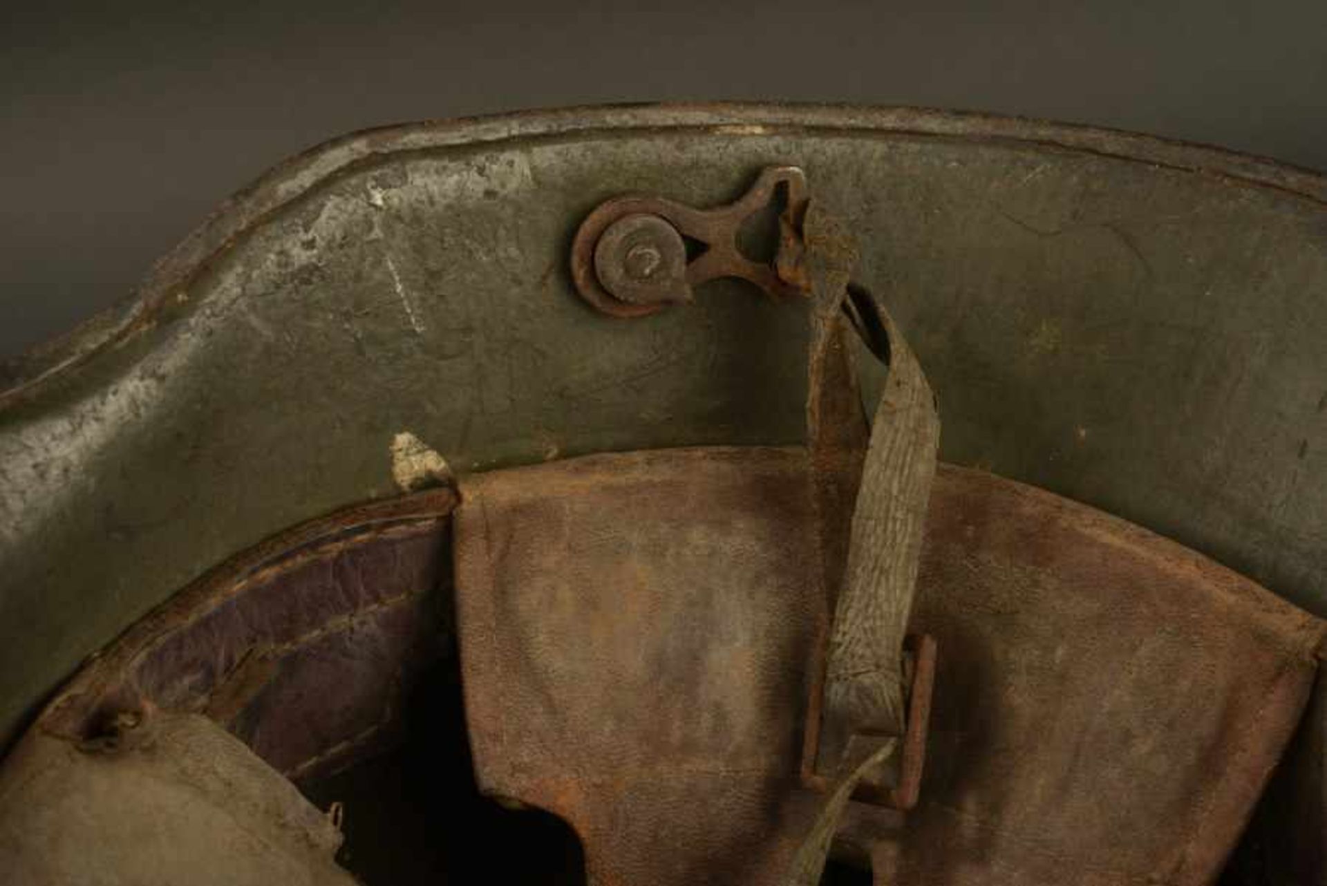 Casque camouflé de la première guerre mondialeCoque de casque modèle 16, indication nominative - Bild 2 aus 4