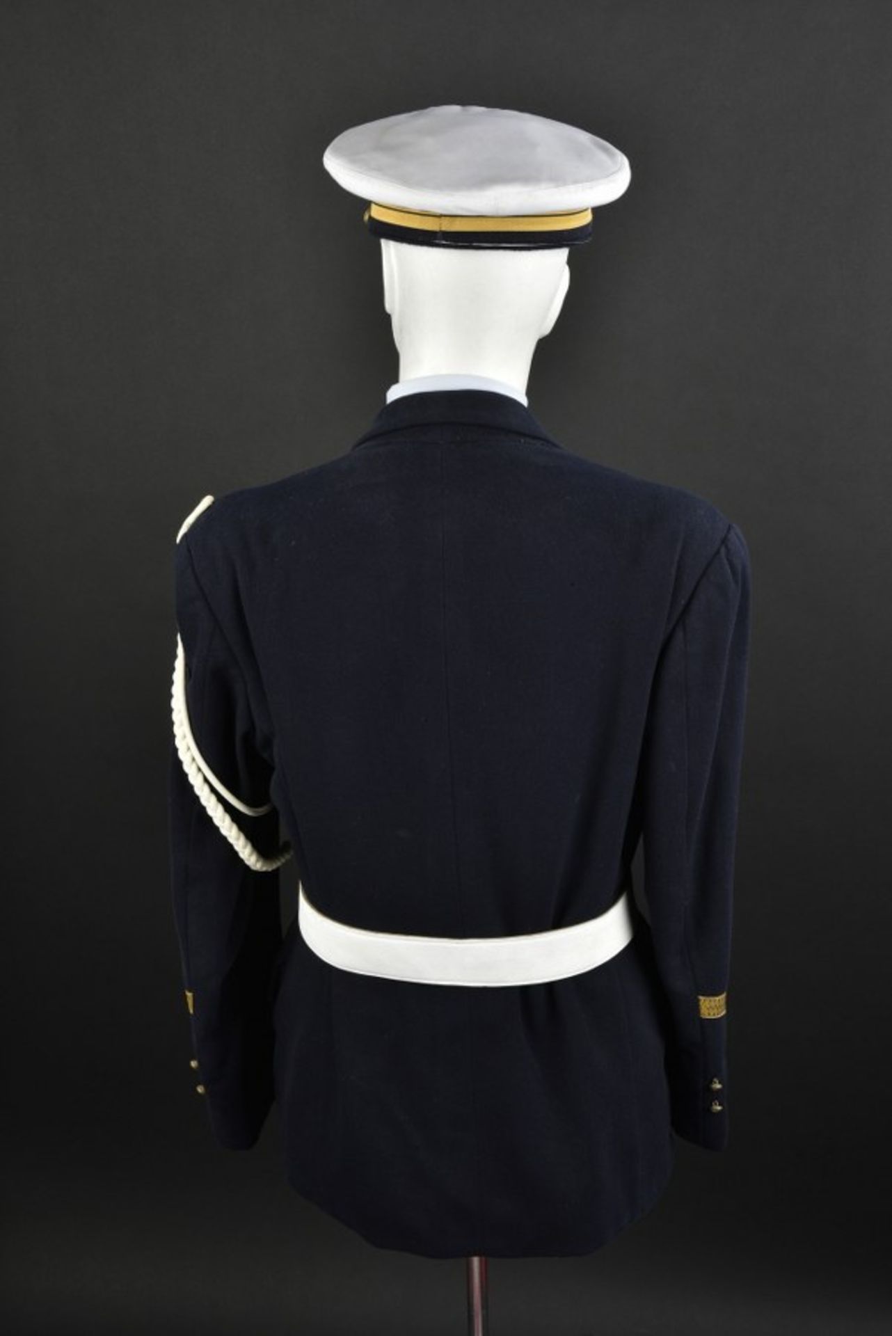 Bustier de Gendarme Maritime contemporain comprenant une casquette coiffe blanche, une vareuse, - Bild 2 aus 4