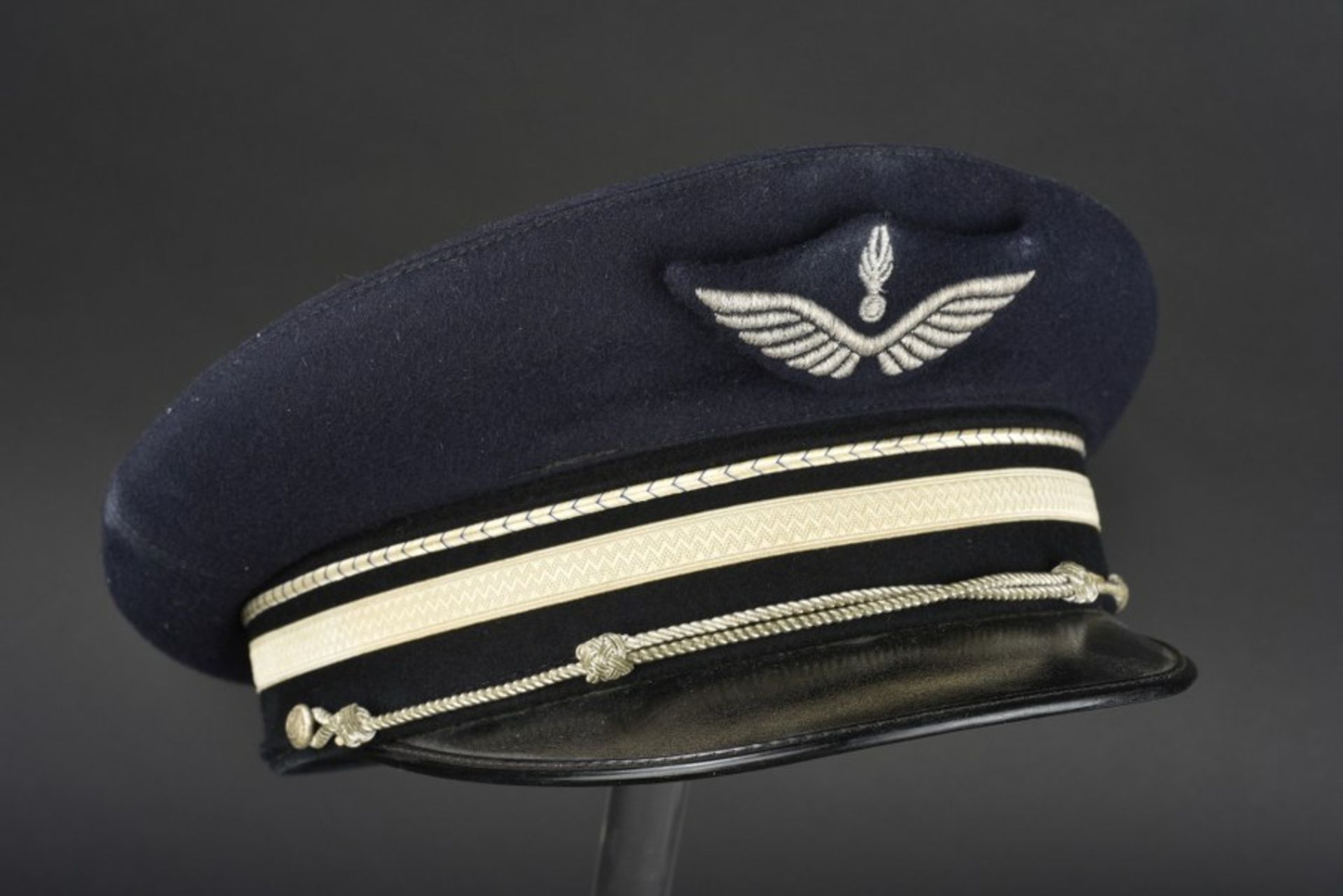 Ensemble de casquette de la Gendarmerie (après-guerre et contemporain) comprenant 2 gendarmerie de - Bild 3 aus 4